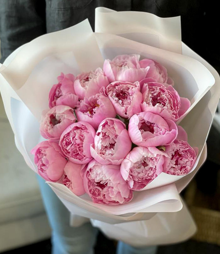 Fresh pink peony bouquet by Luxury Flowers Miami