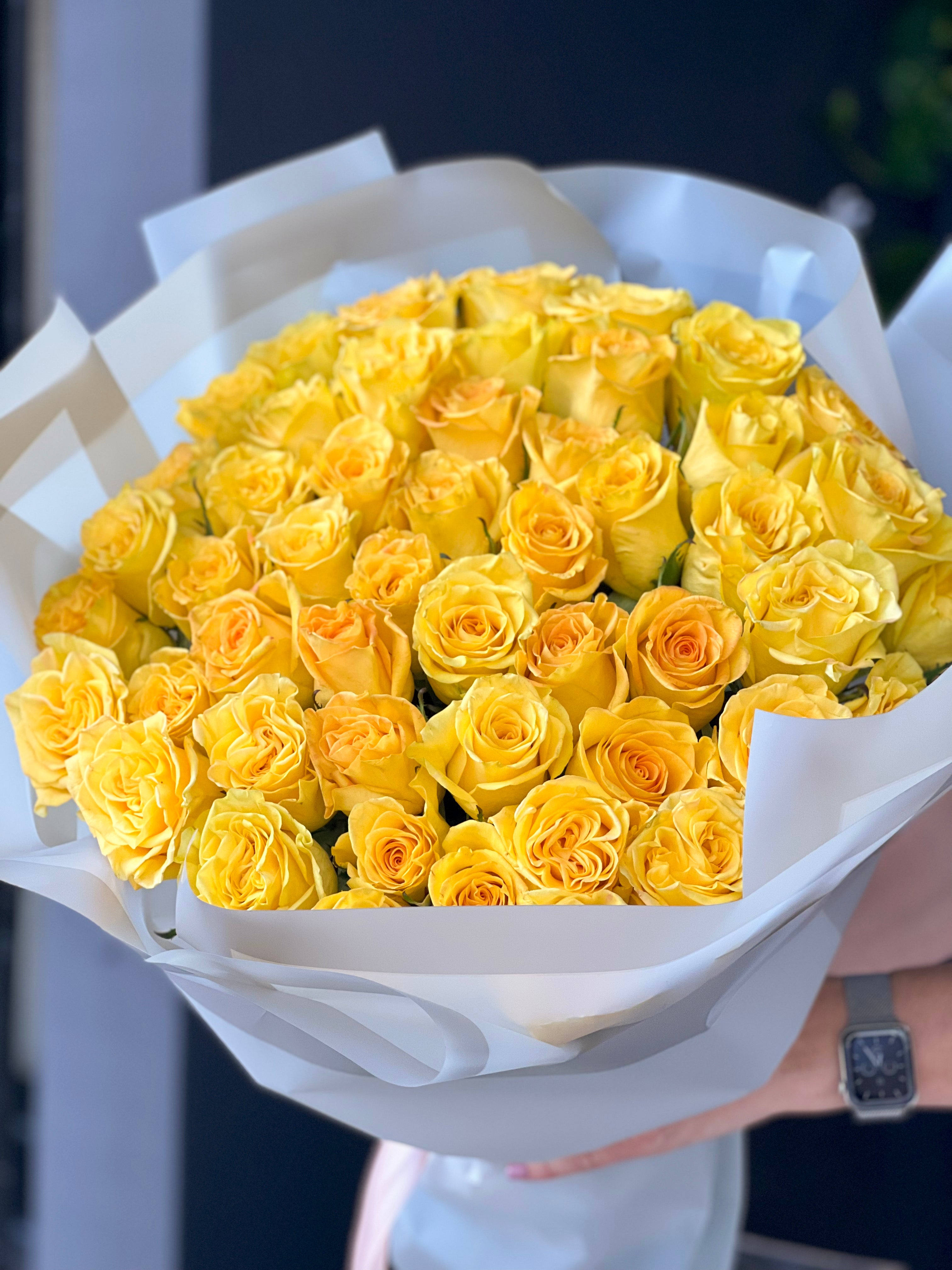 Fresh yellow roses bouquet for birthdays and congratulations in Miami