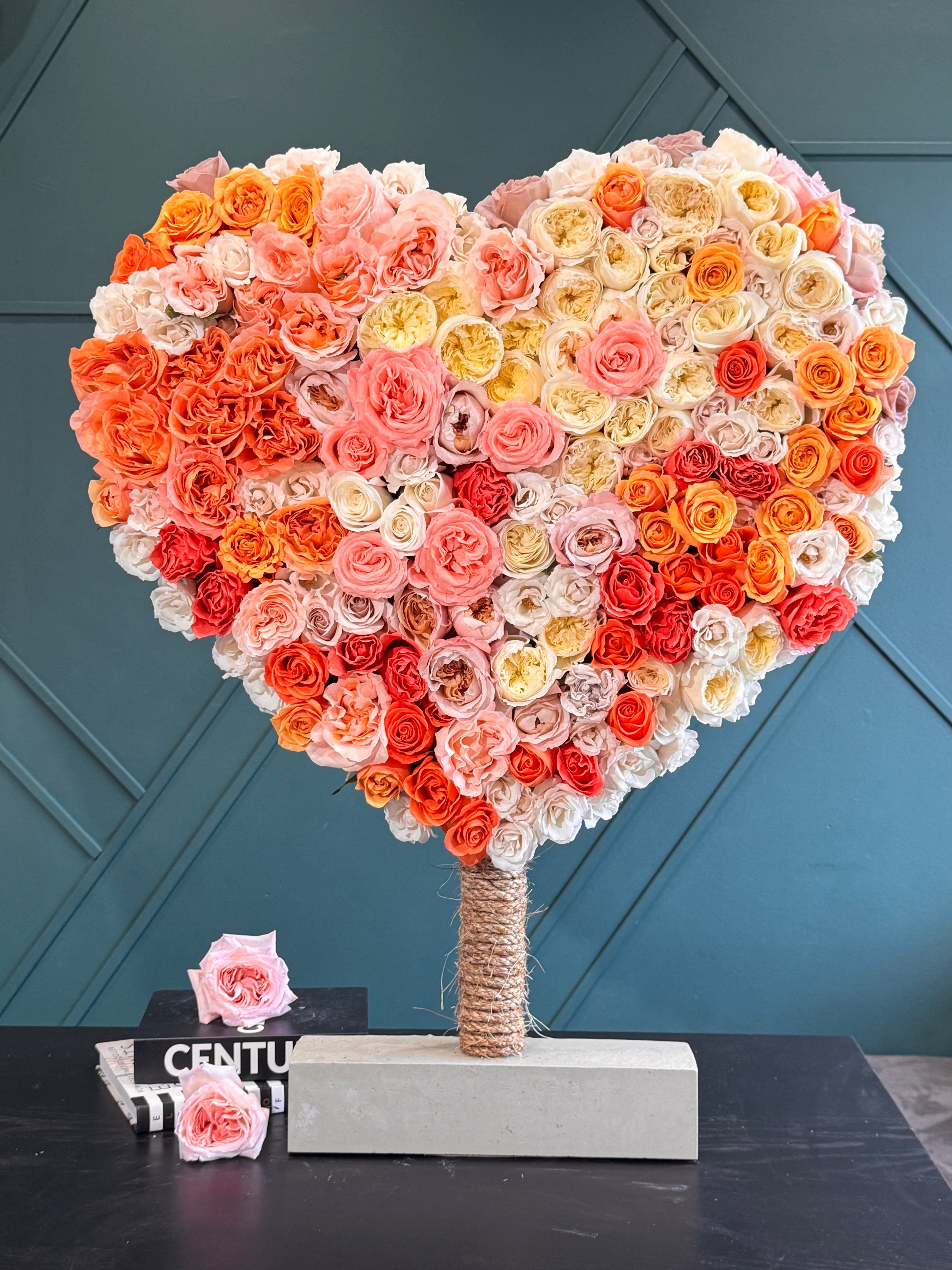Giant Garden Rose Heart – 300 Luxury Roses