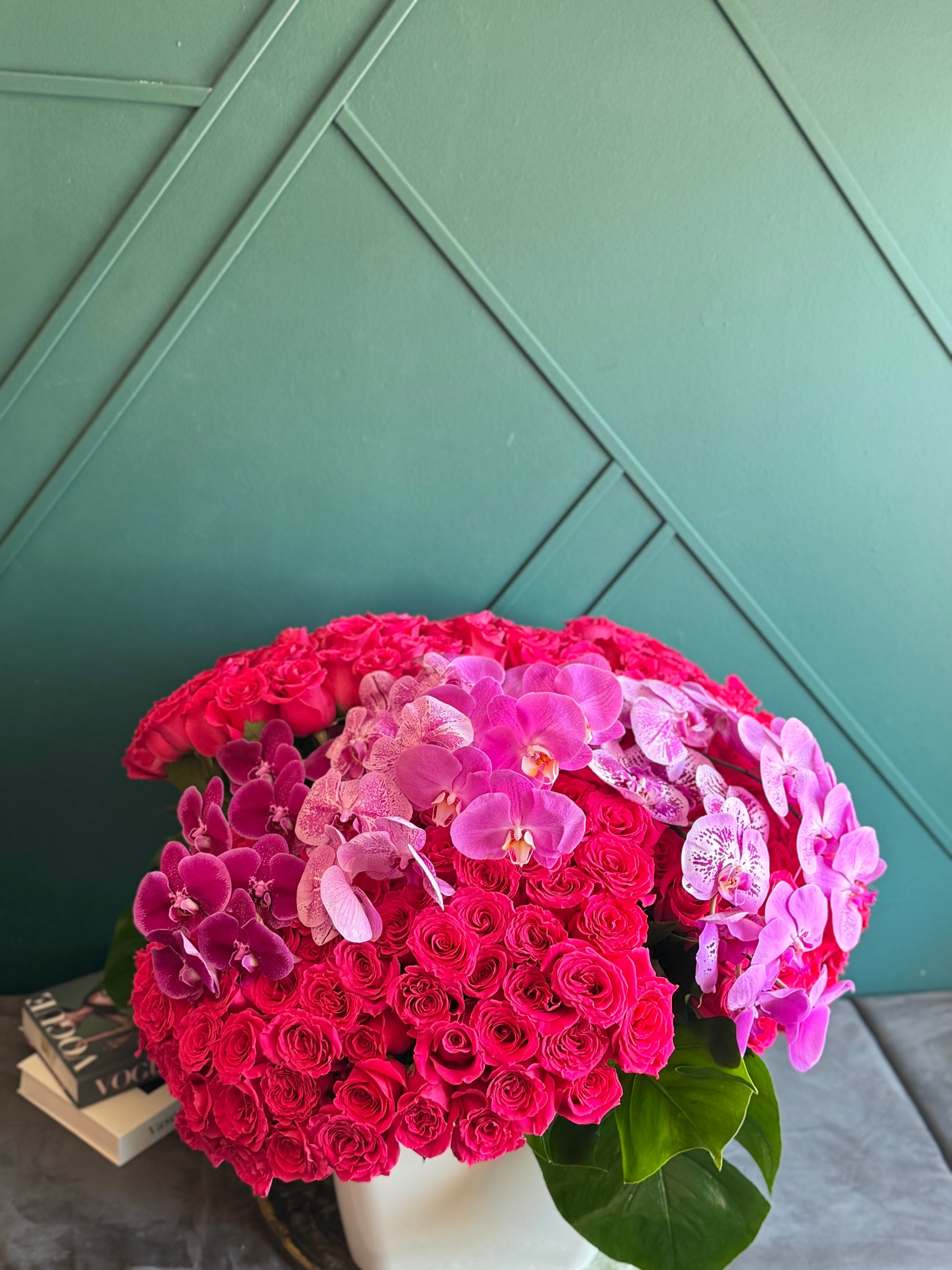 Grand romantic arrangement with 300 premium pink roses and orchids