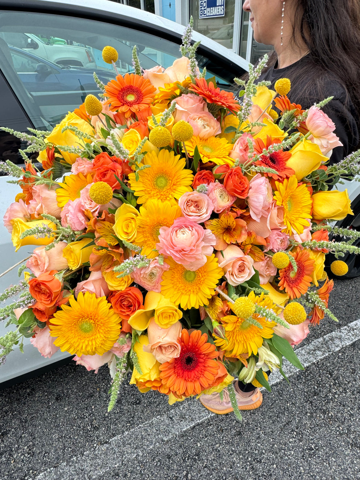 Hand-tied large luxury flower bouquet by Luxury Flowers Miami