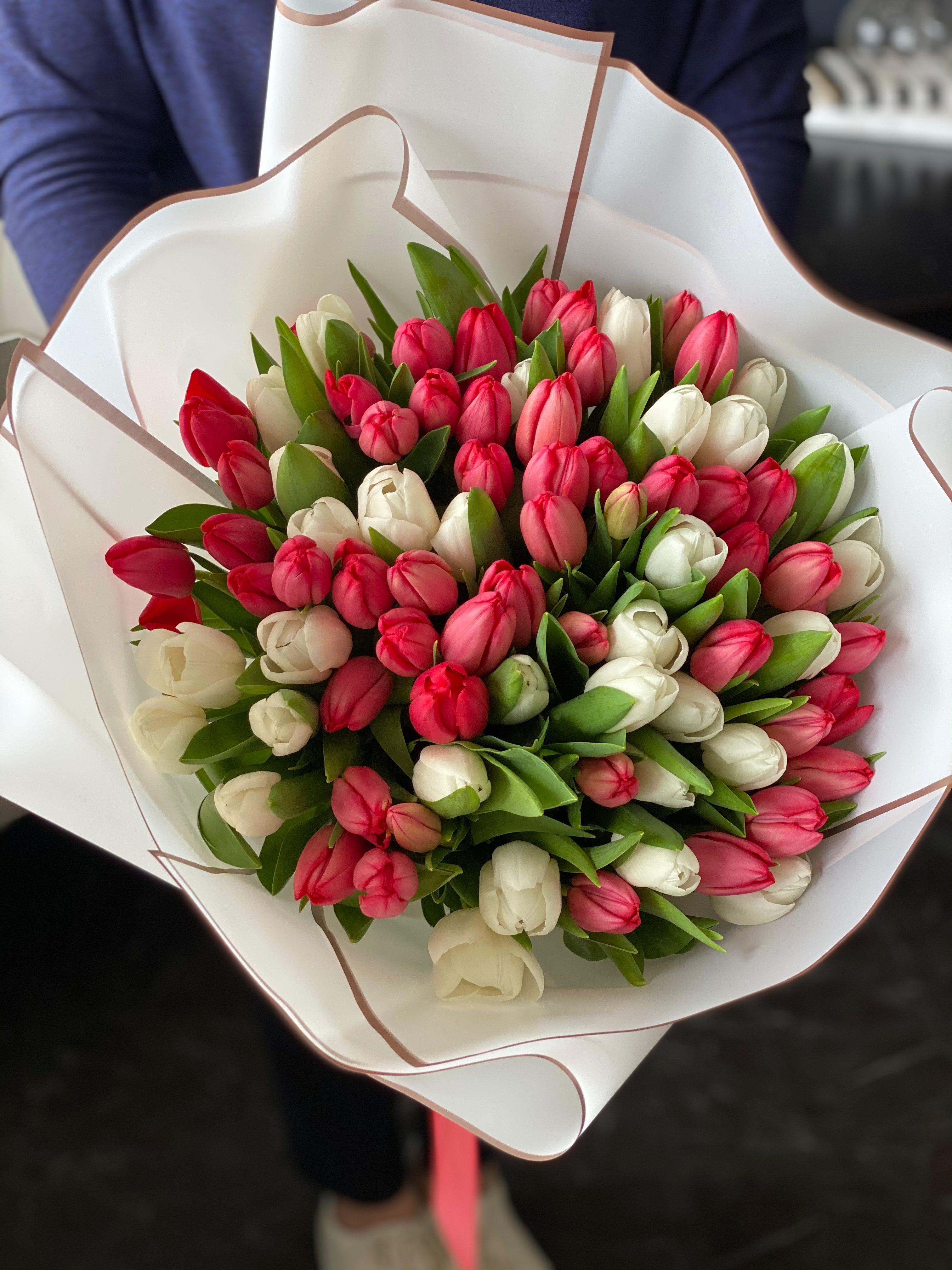 Hand-tied red and white tulips for Miami flower delivery