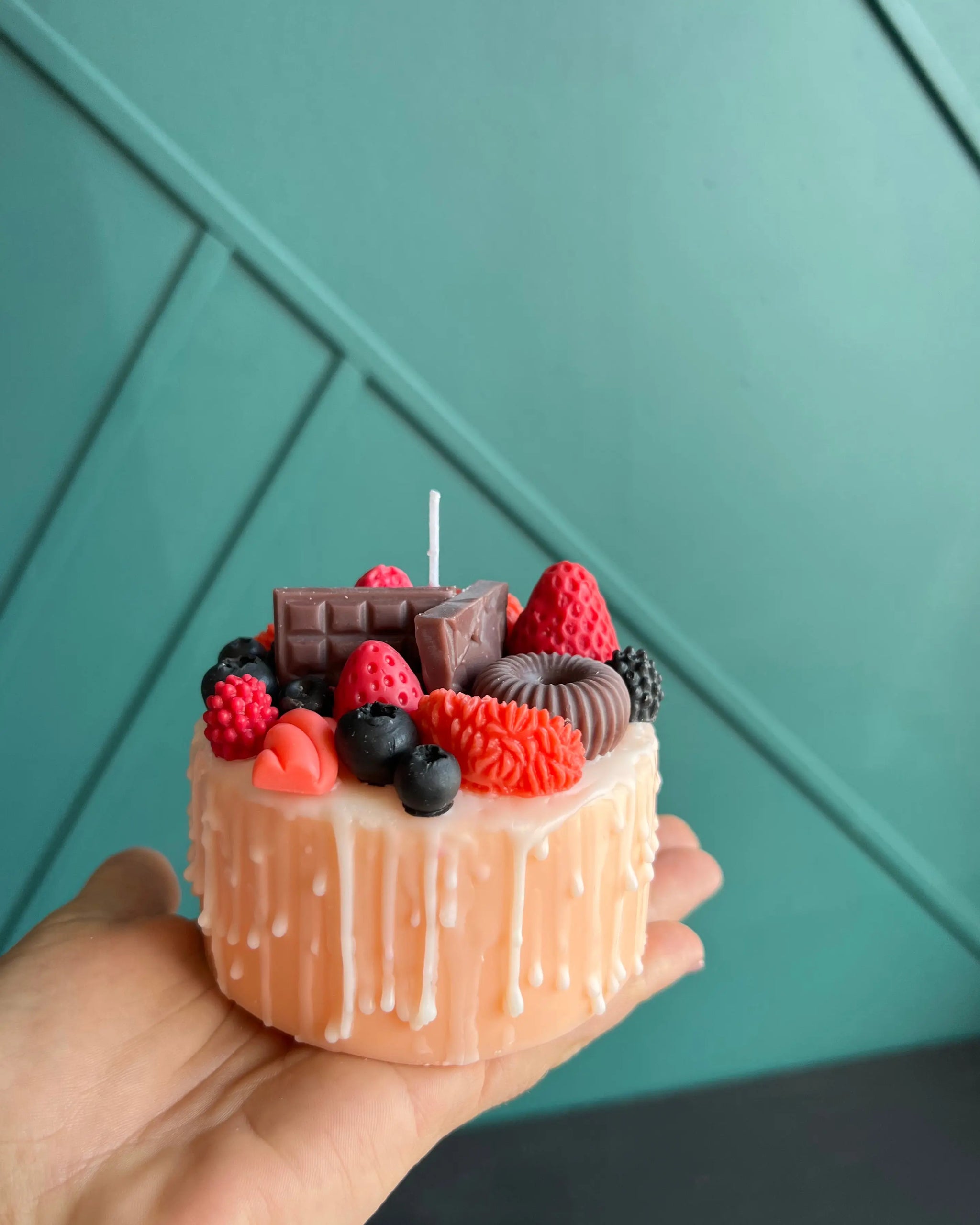 Dessert Cake Candle | Handmade Soy Wax Candle with Berries & Chocolate buy online Luxury Flowers Miami