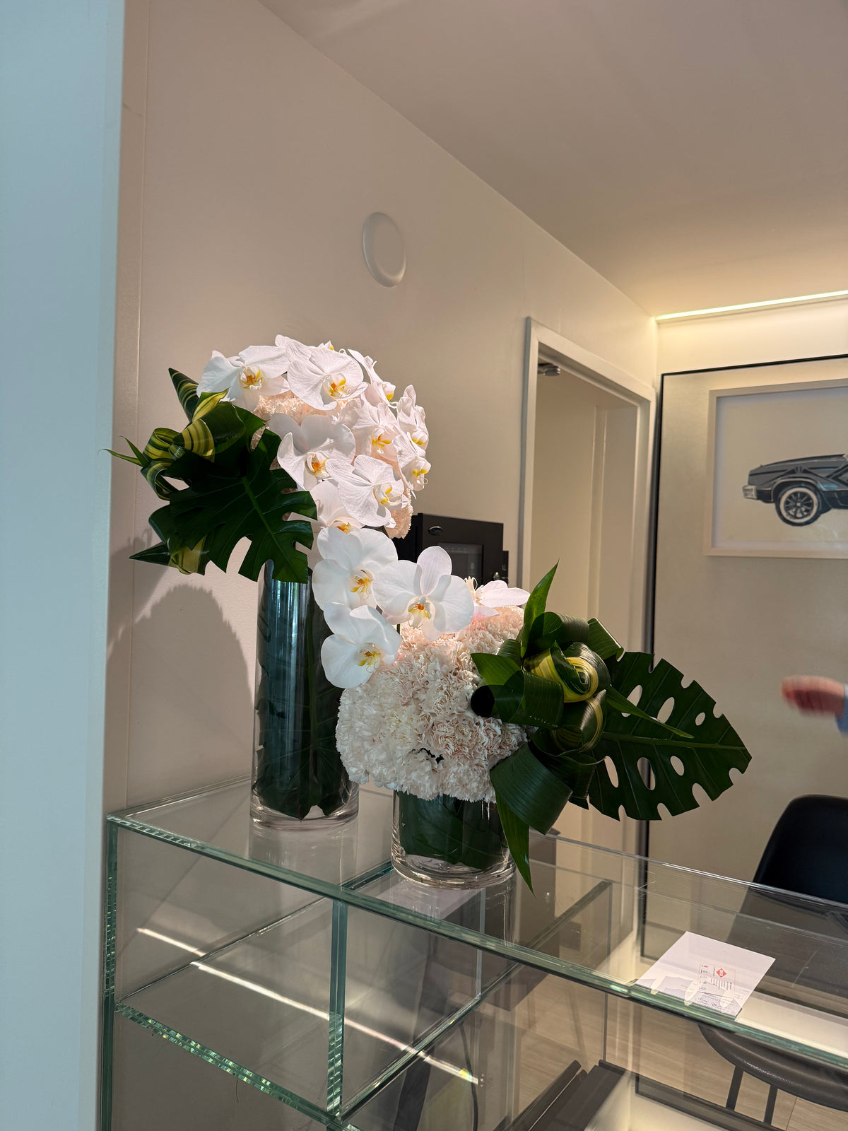 Luxury flower delivery to hotels and resorts in Miami