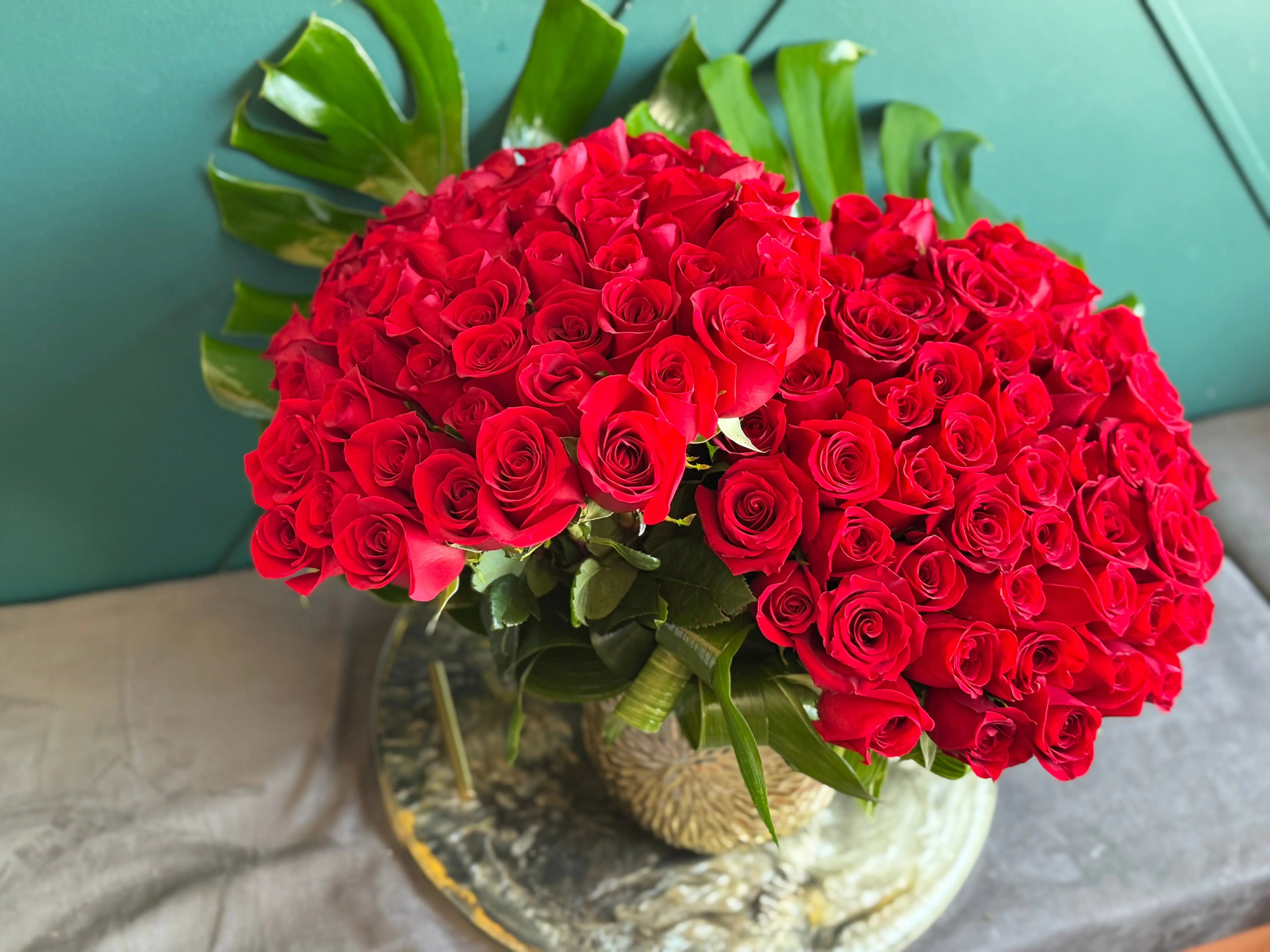 100 Red Roses in Gold Vase | Luxury Rose Arrangement Miami buy online Luxury Flowers Miami