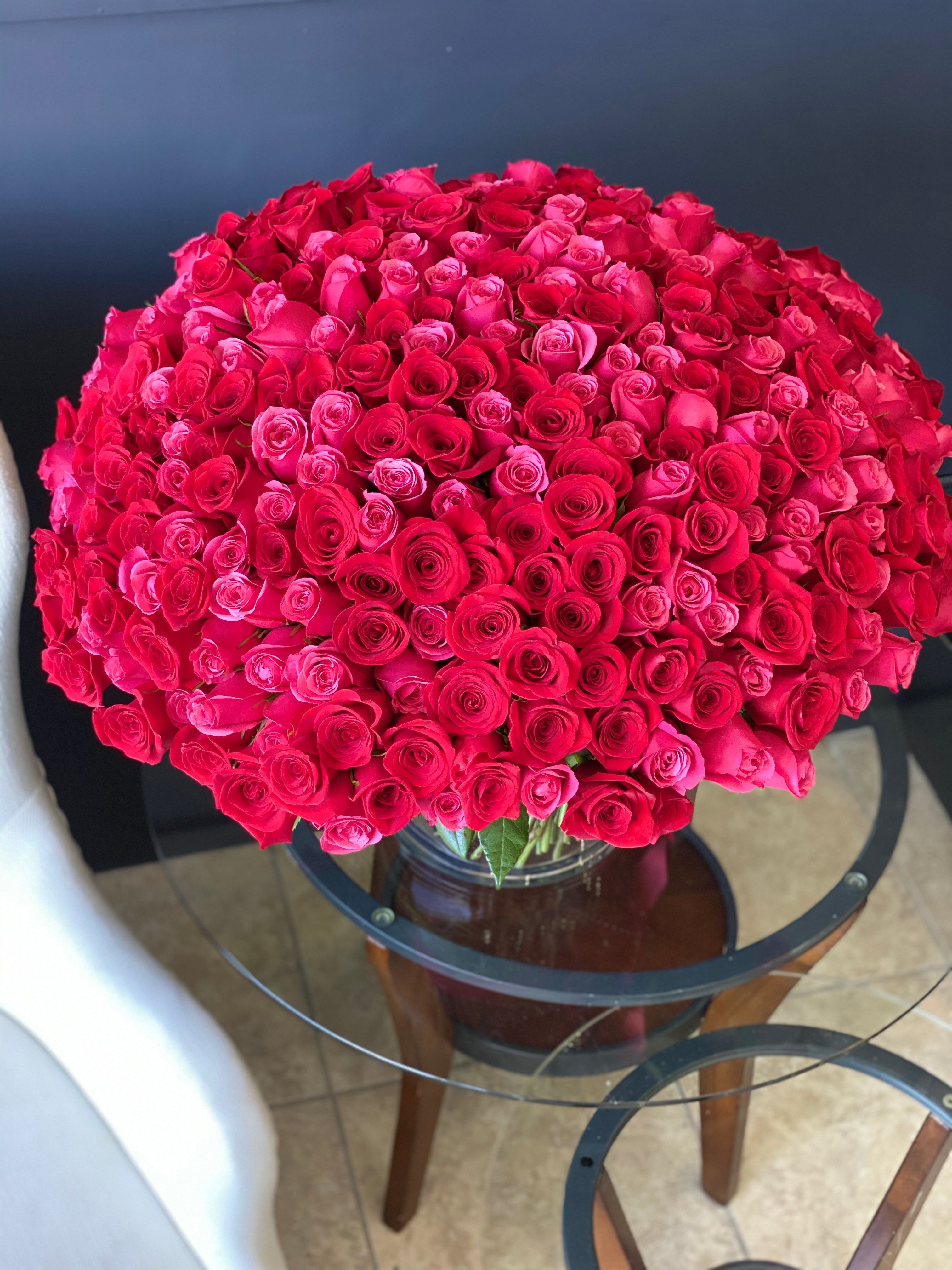 300 Red & Hot Pink Roses in a Vase – Luxury Roses Miami