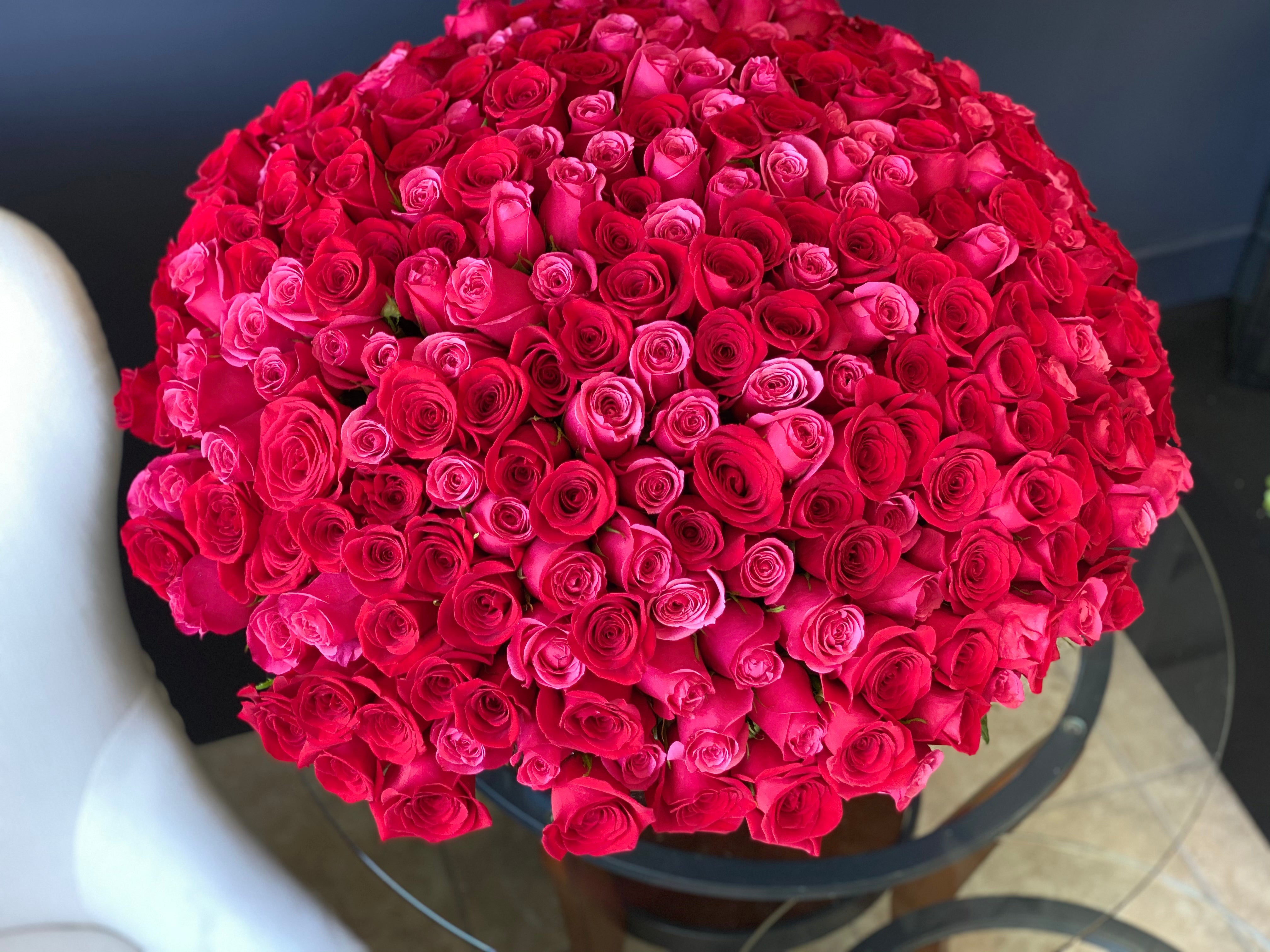 300 Red & Hot Pink Roses in a Vase – Luxury Roses Miami