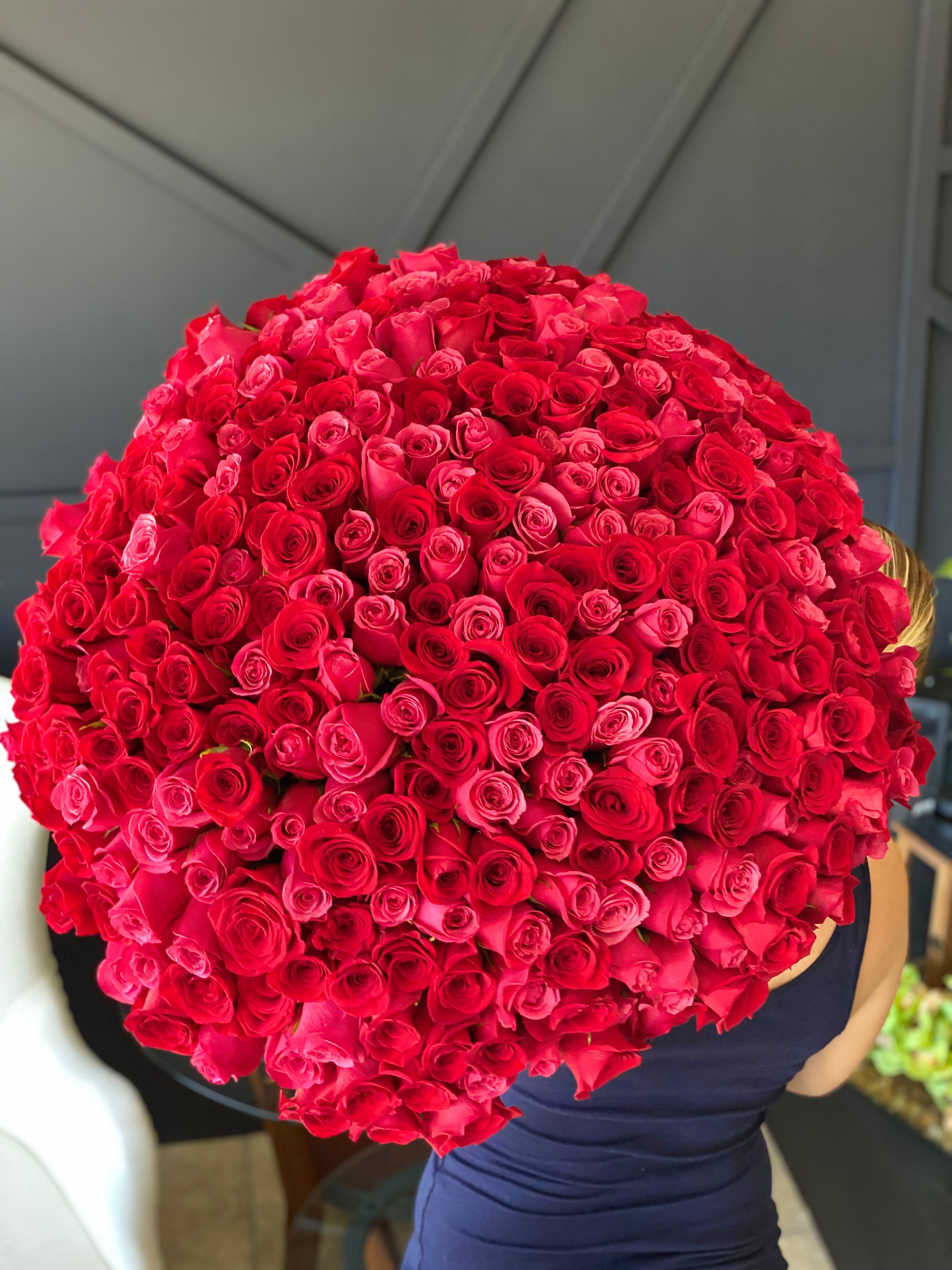 300 Red & Hot Pink Roses in a Vase – Luxury Roses Miami