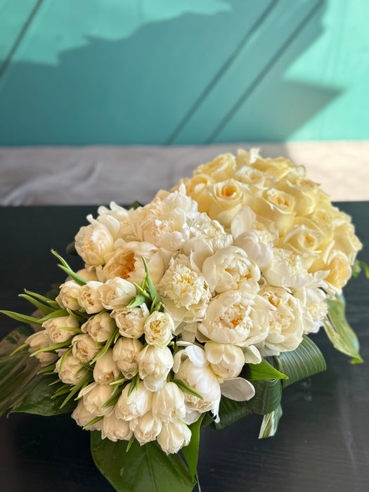 LUXURY FLOWER DESIGN WITH PEONIES, ROSES AND TULIPS
