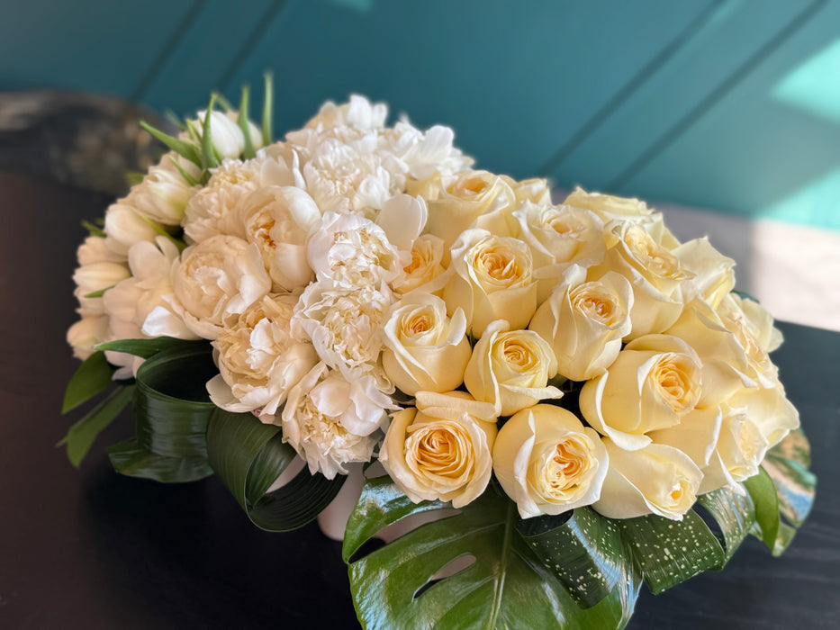 LUXURY FLOWER DESIGN WITH PEONIES, ROSES AND TULIPS