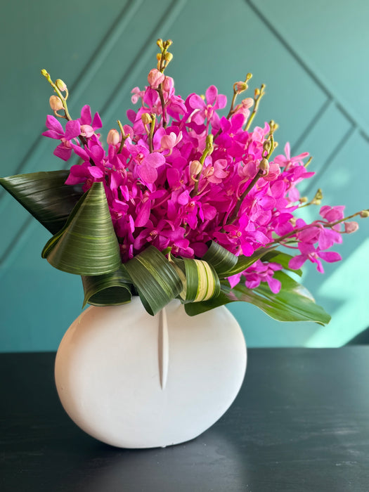 18 mokara Orchids in a vase