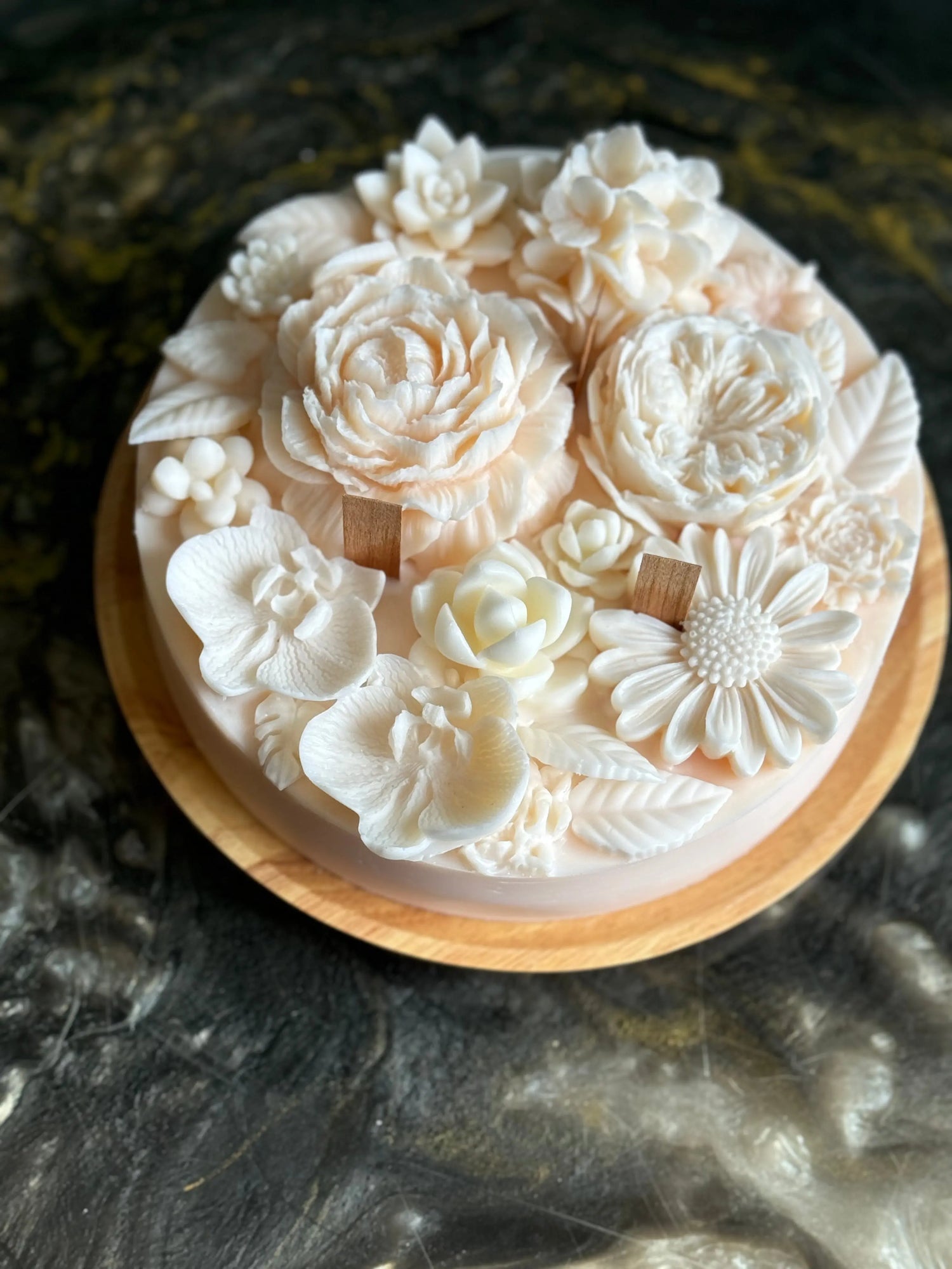 Luxury Floral Candle |Wedding & Gift Candle buy online Luxury Flowers Miami