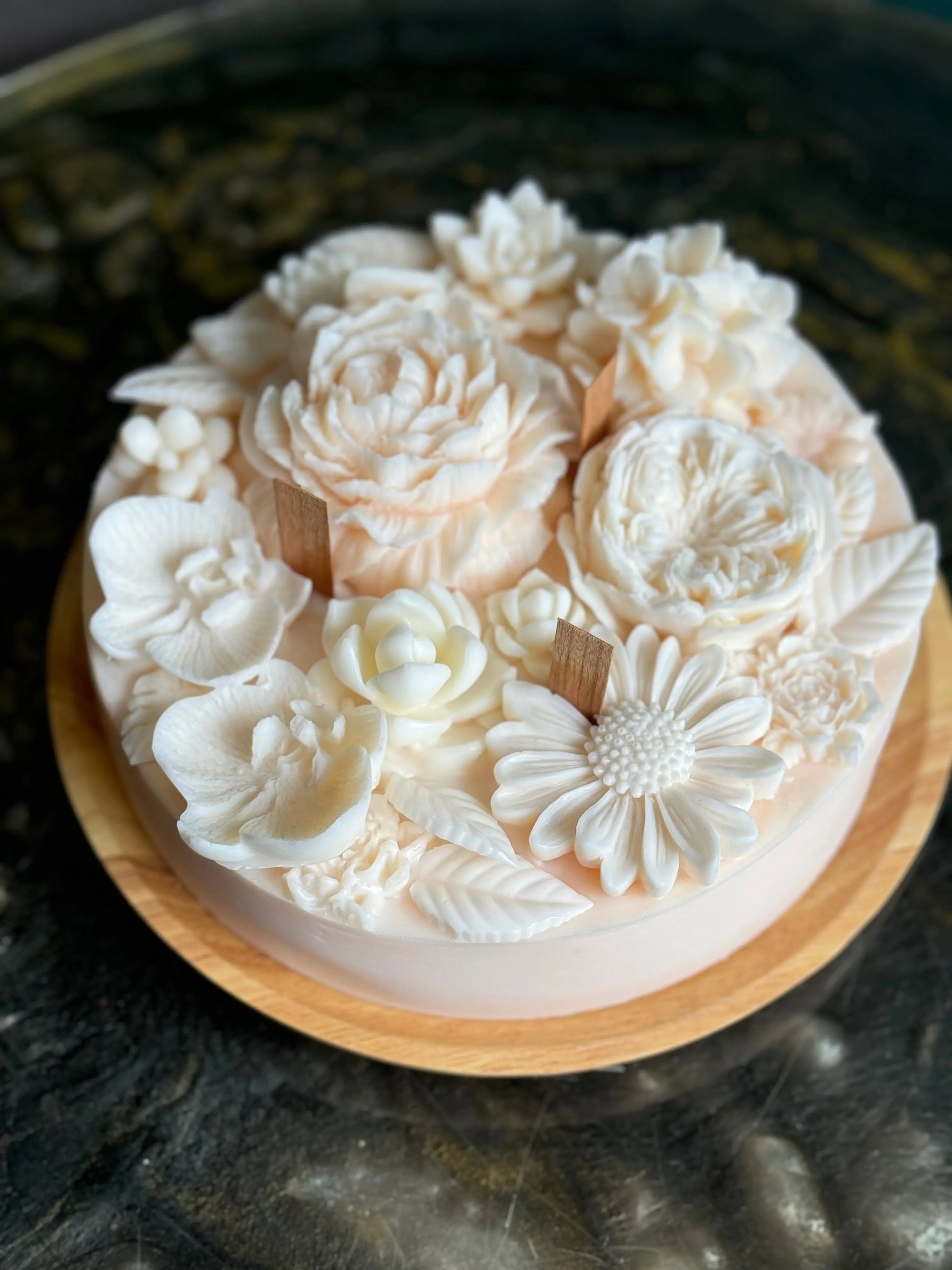 Luxury Floral Candle |Wedding & Gift Candle buy online Luxury Flowers Miami