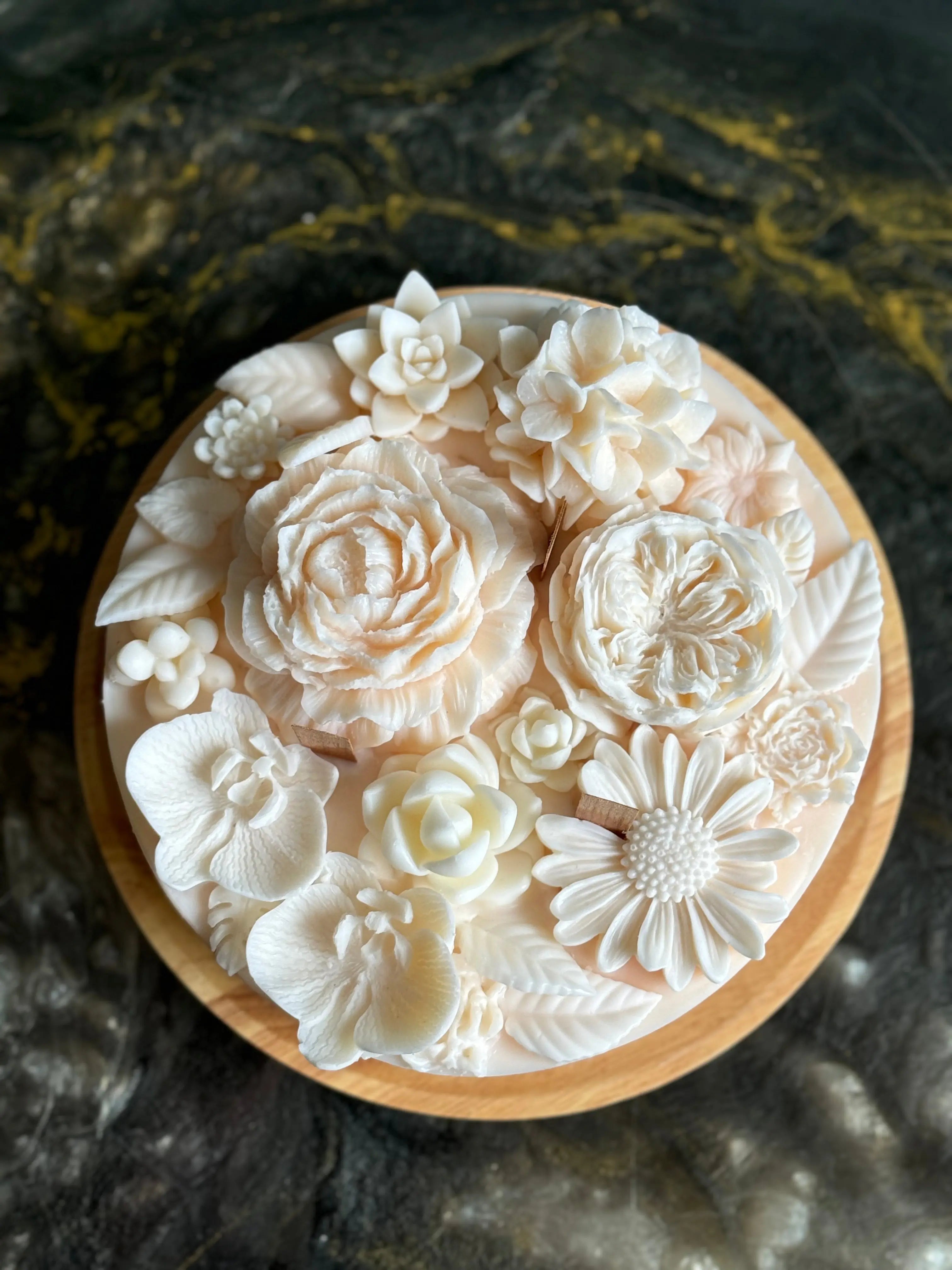 Luxury Floral Candle |Wedding & Gift Candle buy online Luxury Flowers Miami