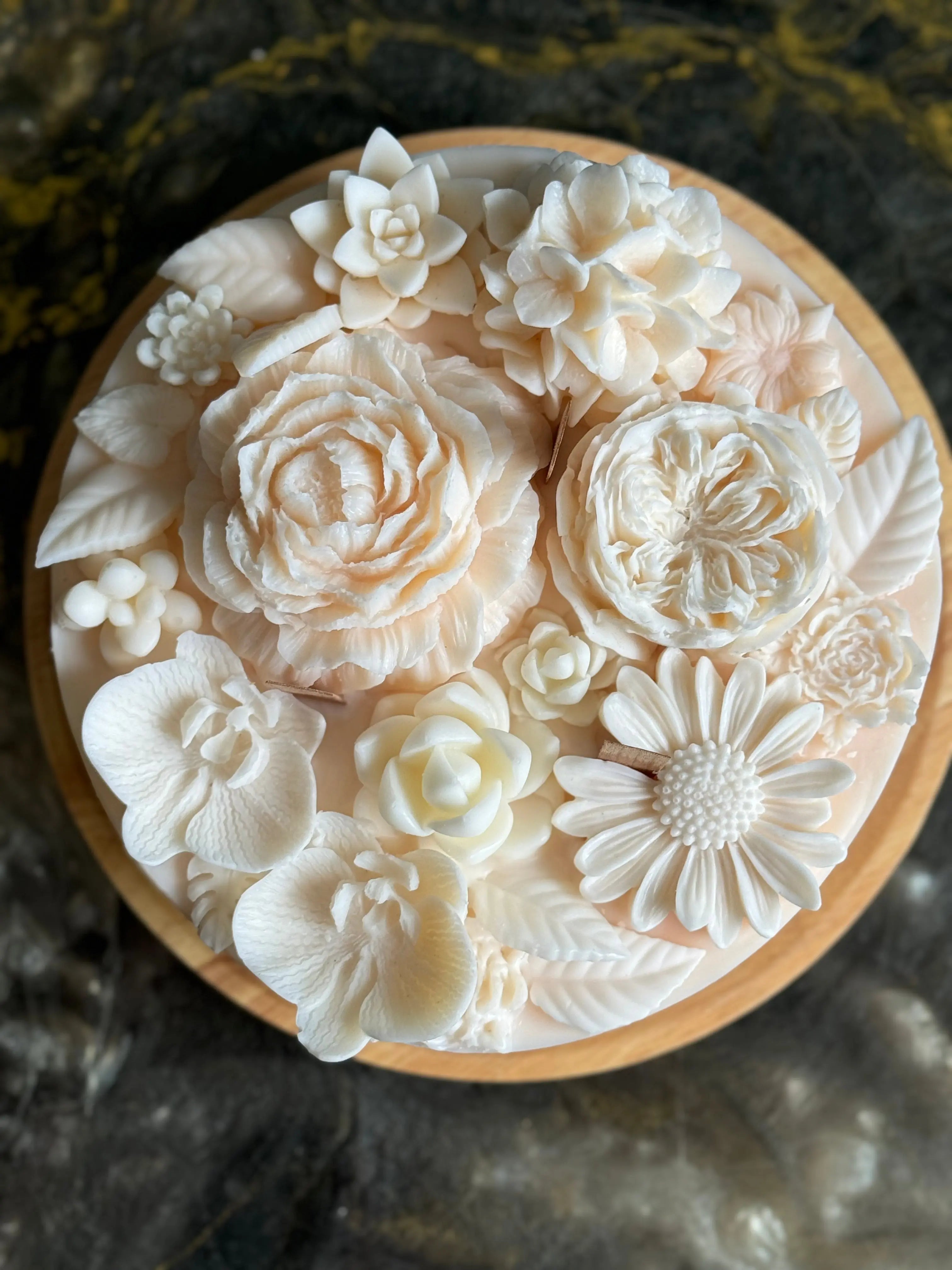 Luxury Floral Candle |Wedding & Gift Candle buy online Luxury Flowers Miami