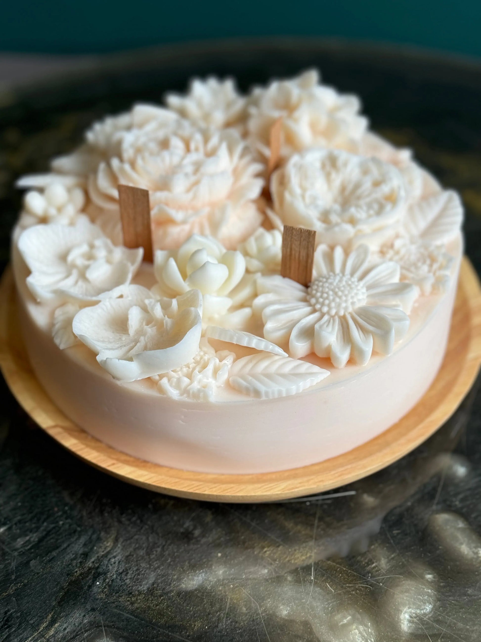 Luxury Floral Candle |Wedding & Gift Candle buy online Luxury Flowers Miami
