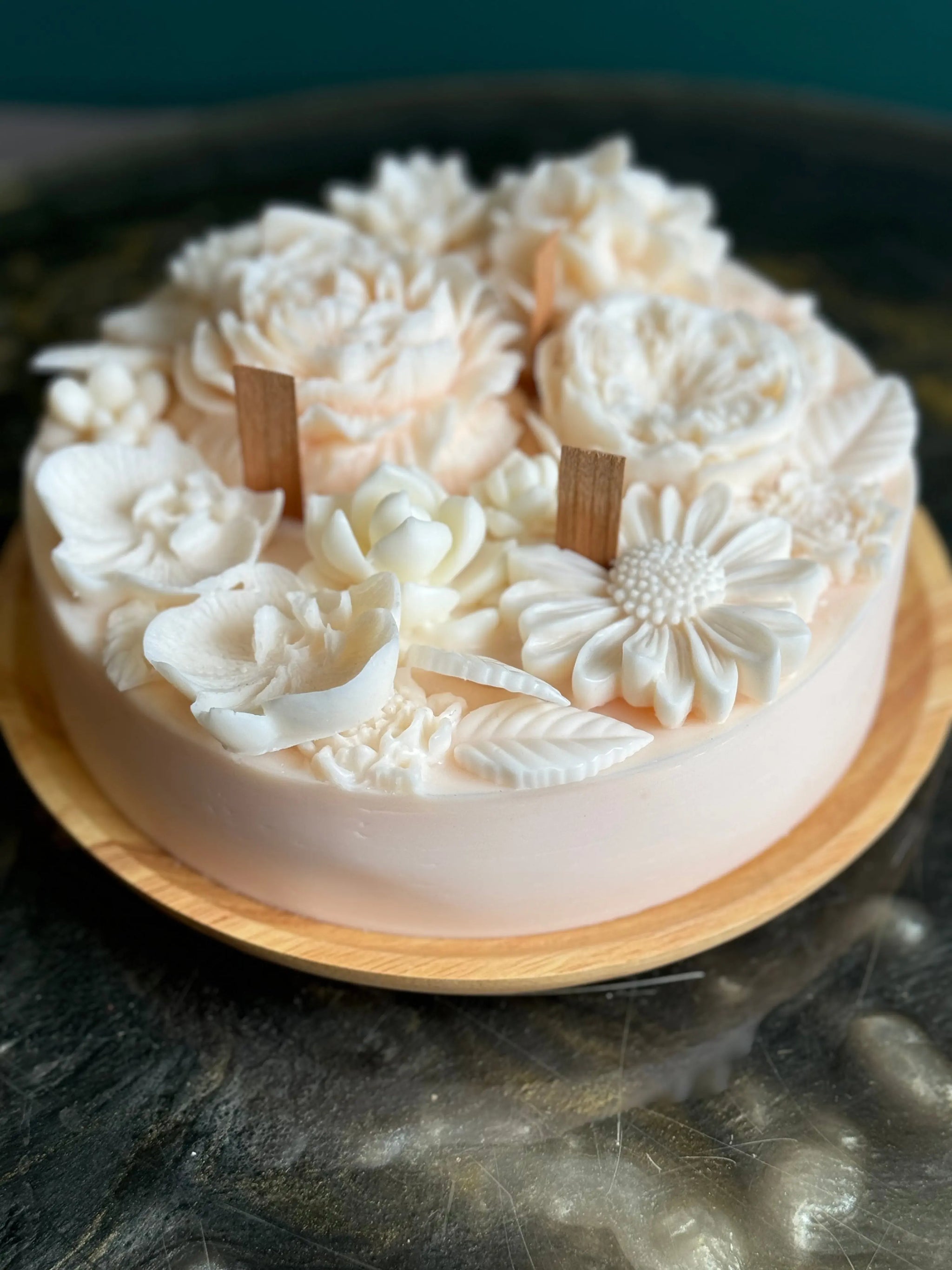 Luxury Floral Candle |Wedding & Gift Candle buy online Luxury Flowers Miami