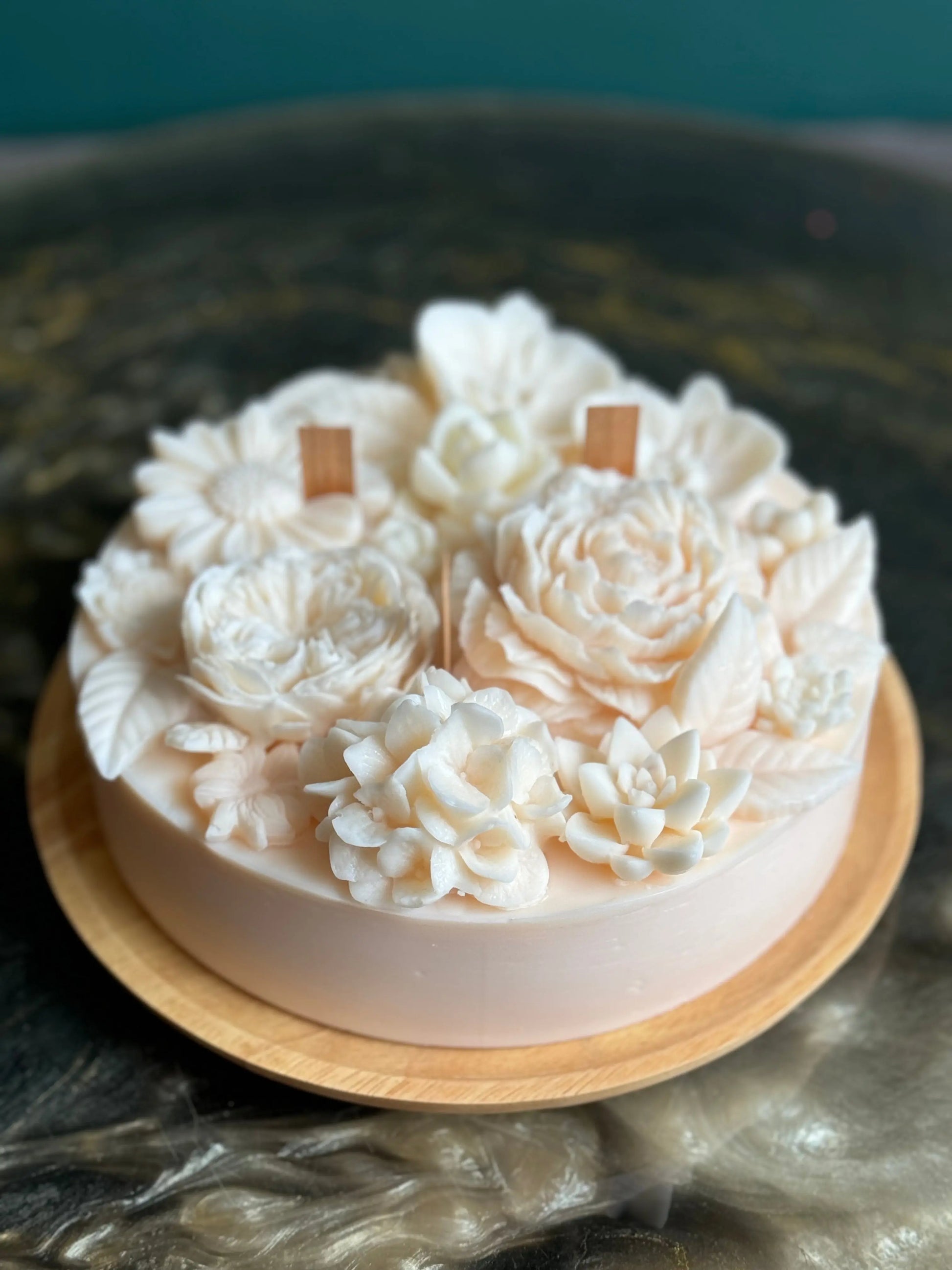 Luxury Floral Candle |Wedding & Gift Candle buy online Luxury Flowers Miami