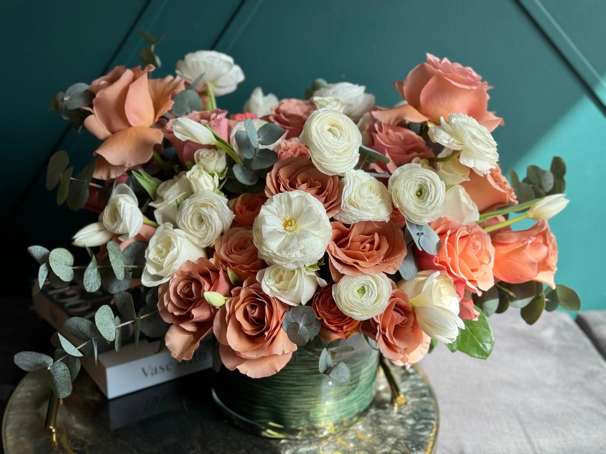 Luxury Coral & Ivory Floral Arrangement – Premium Flower Vase Miami buy online Luxury Flowers Miami