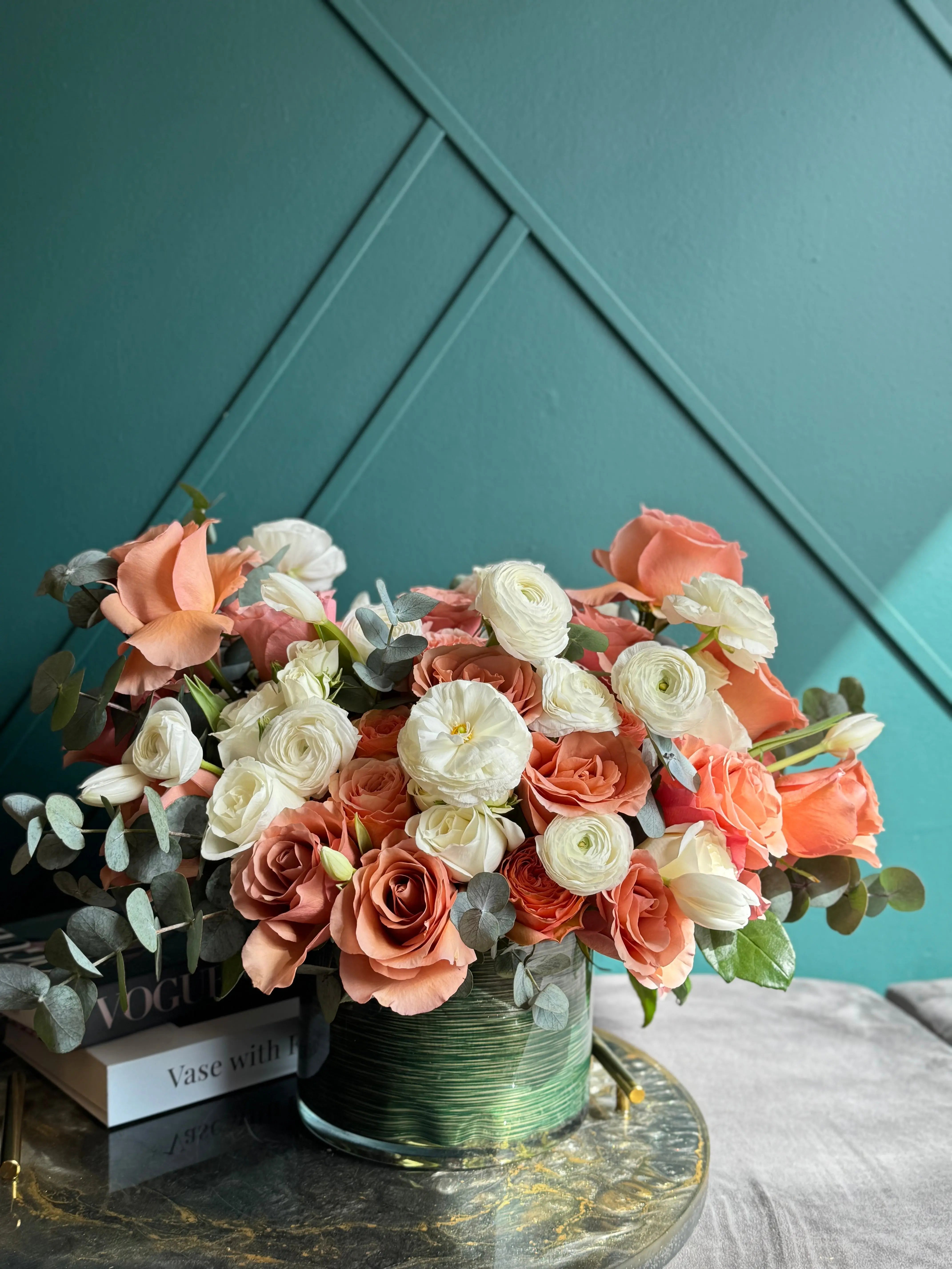 Luxury Coral & Ivory Floral Arrangement – Premium Flower Vase Miami buy online Luxury Flowers Miami