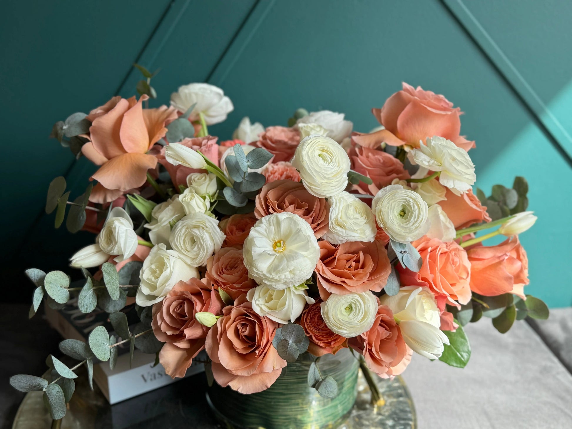 Luxury Coral & Ivory Floral Arrangement – Premium Flower Vase Miami buy online Luxury Flowers Miami
