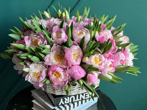100 tulips 50 peonies arrangement miami