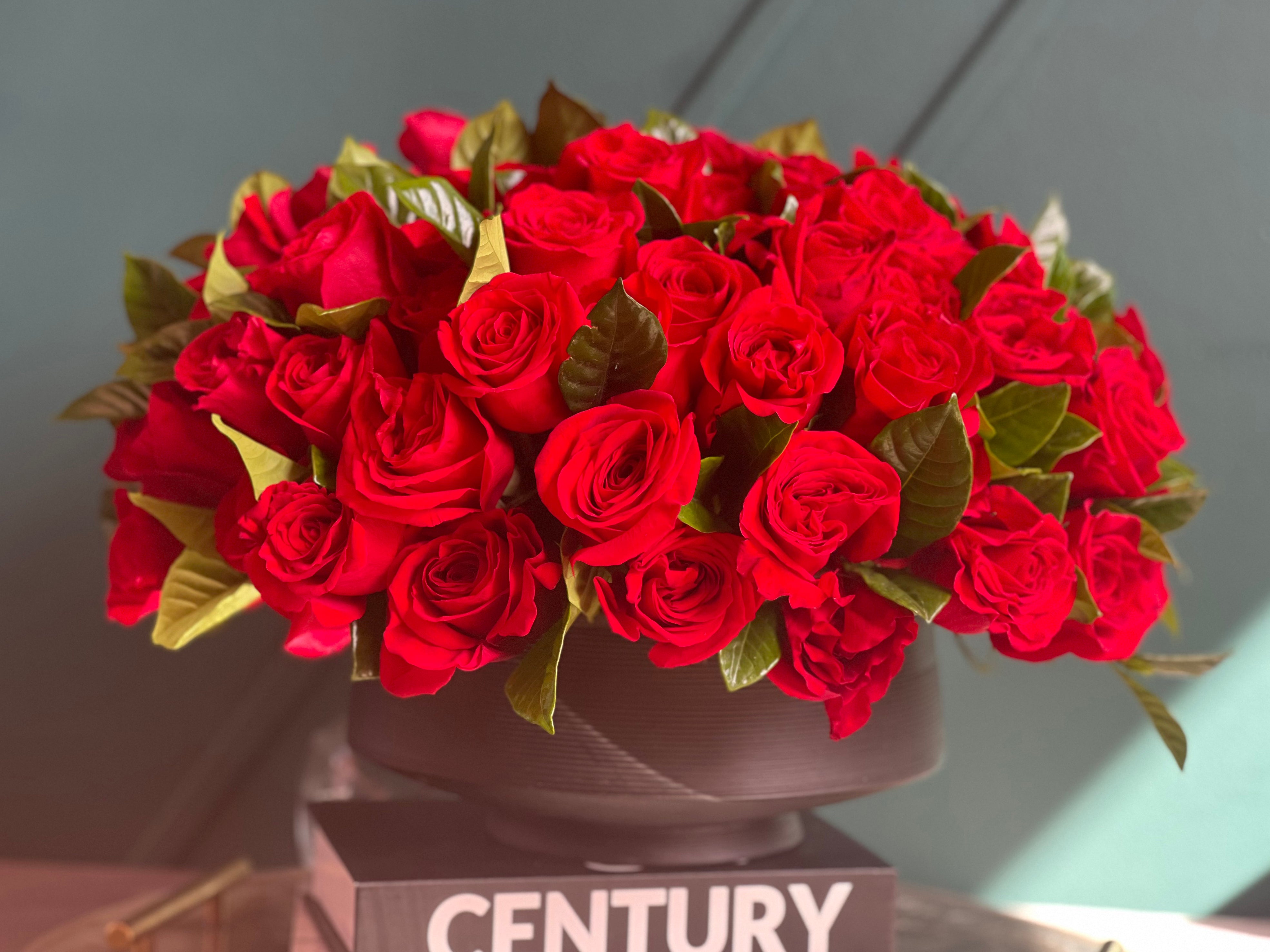 100 Red Roses in a Vase – Luxury Rose Arrangement Miami