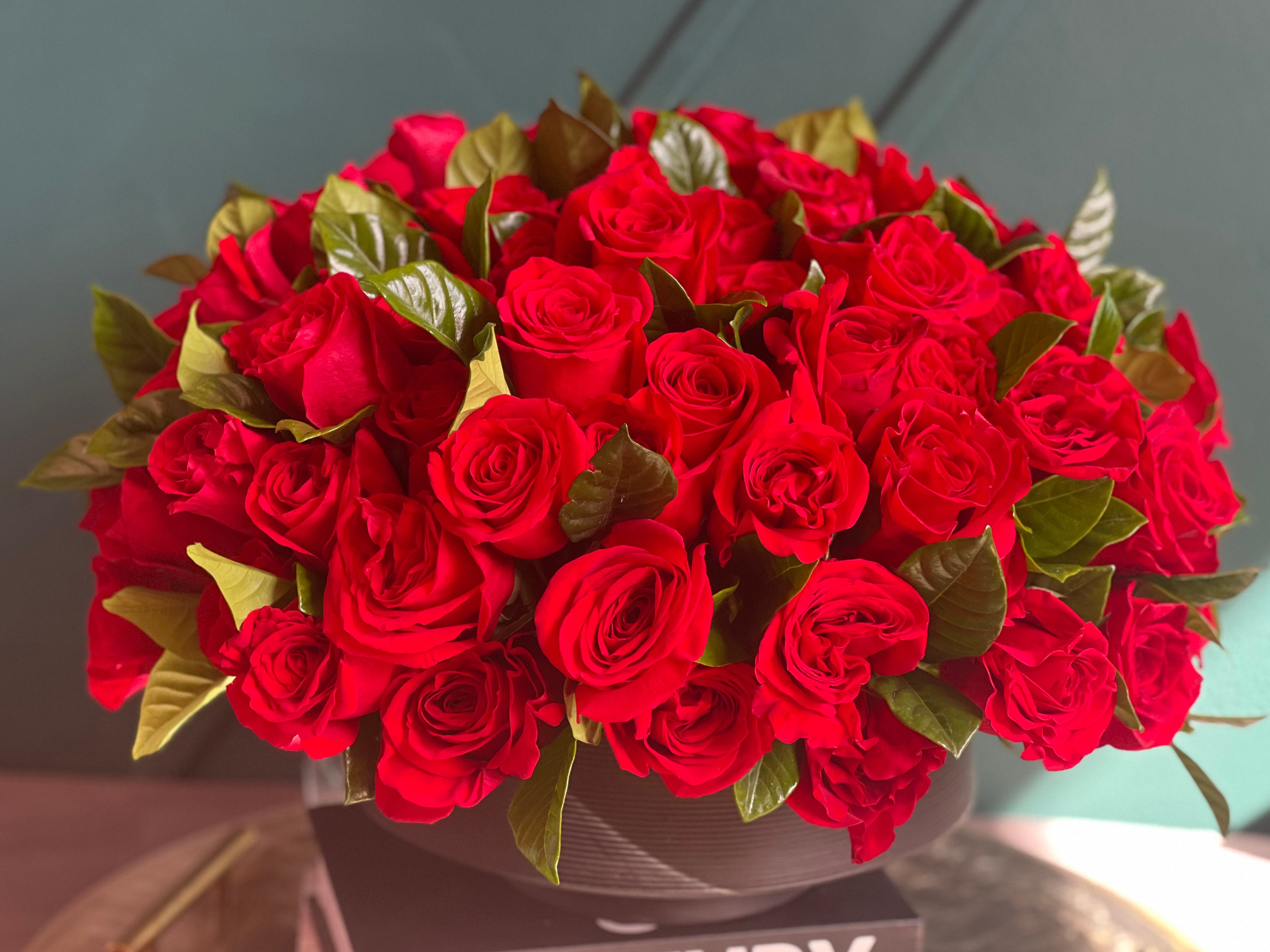 100 Red Roses in a Vase – Luxury Rose Arrangement Miami