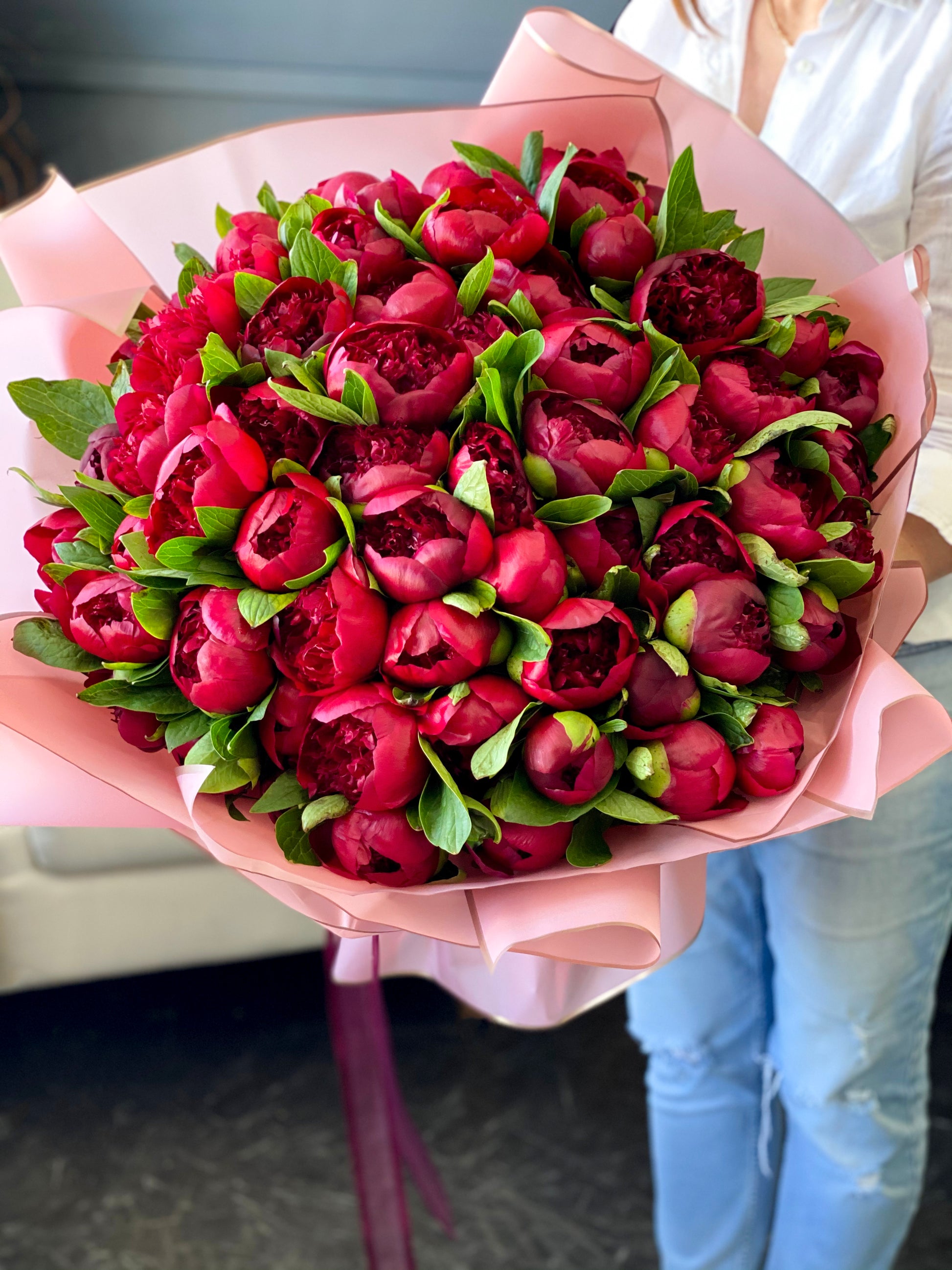 Large 100 peonies bouquet for luxury flower delivery Miami