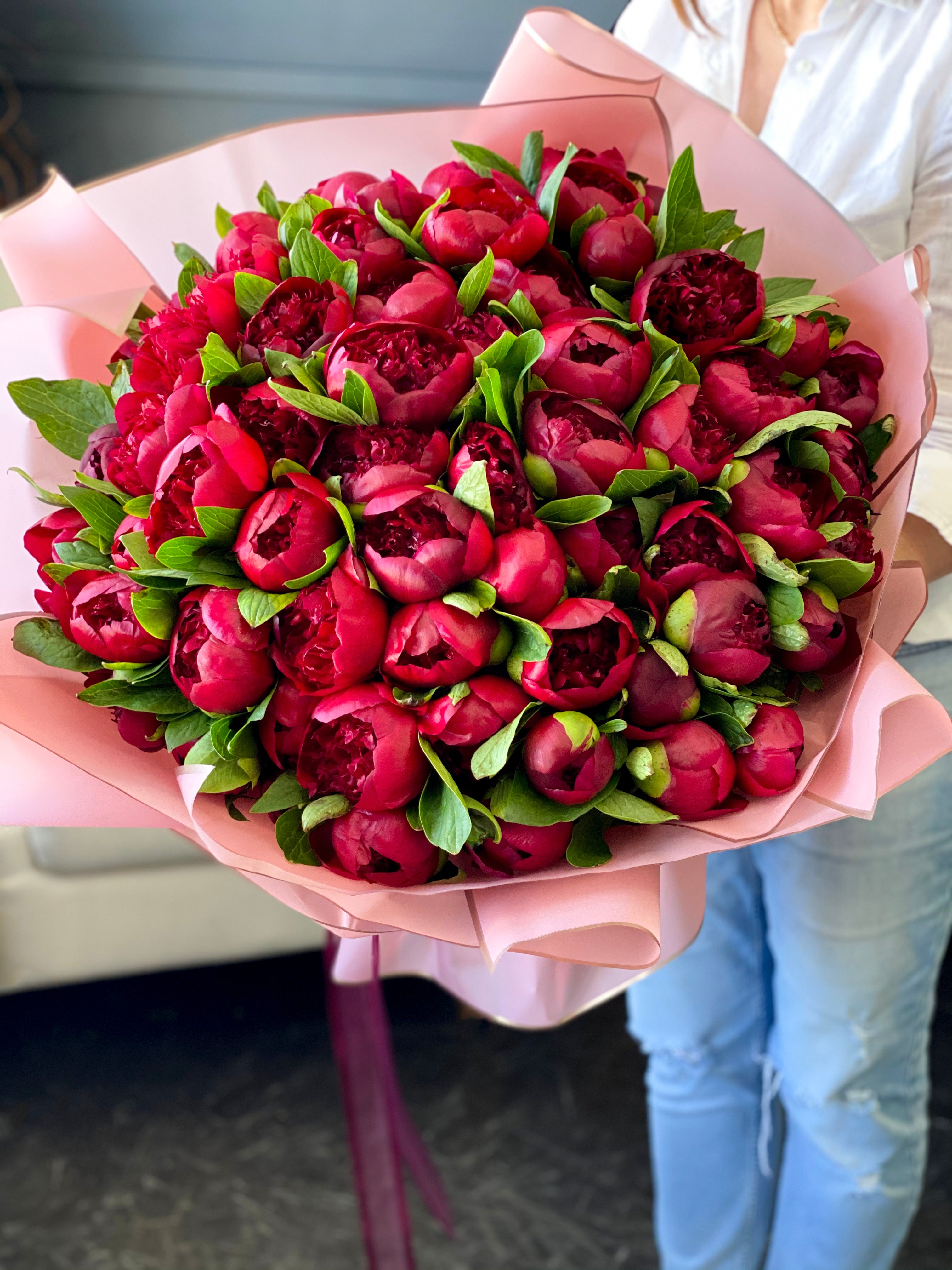 Large 100 peonies bouquet for luxury flower delivery Miami