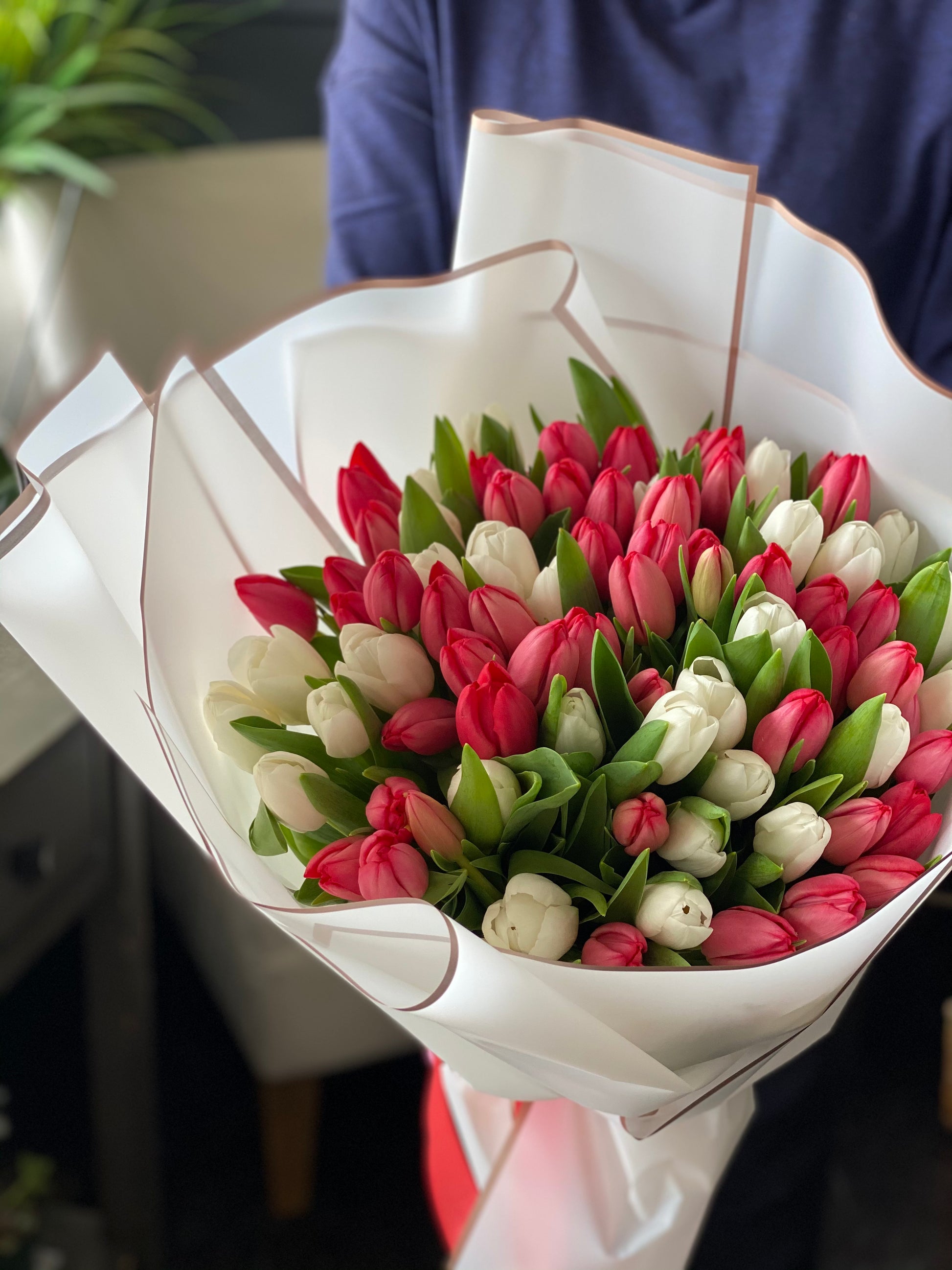 Large 75 tulip bouquet for birthday or anniversary in Miami