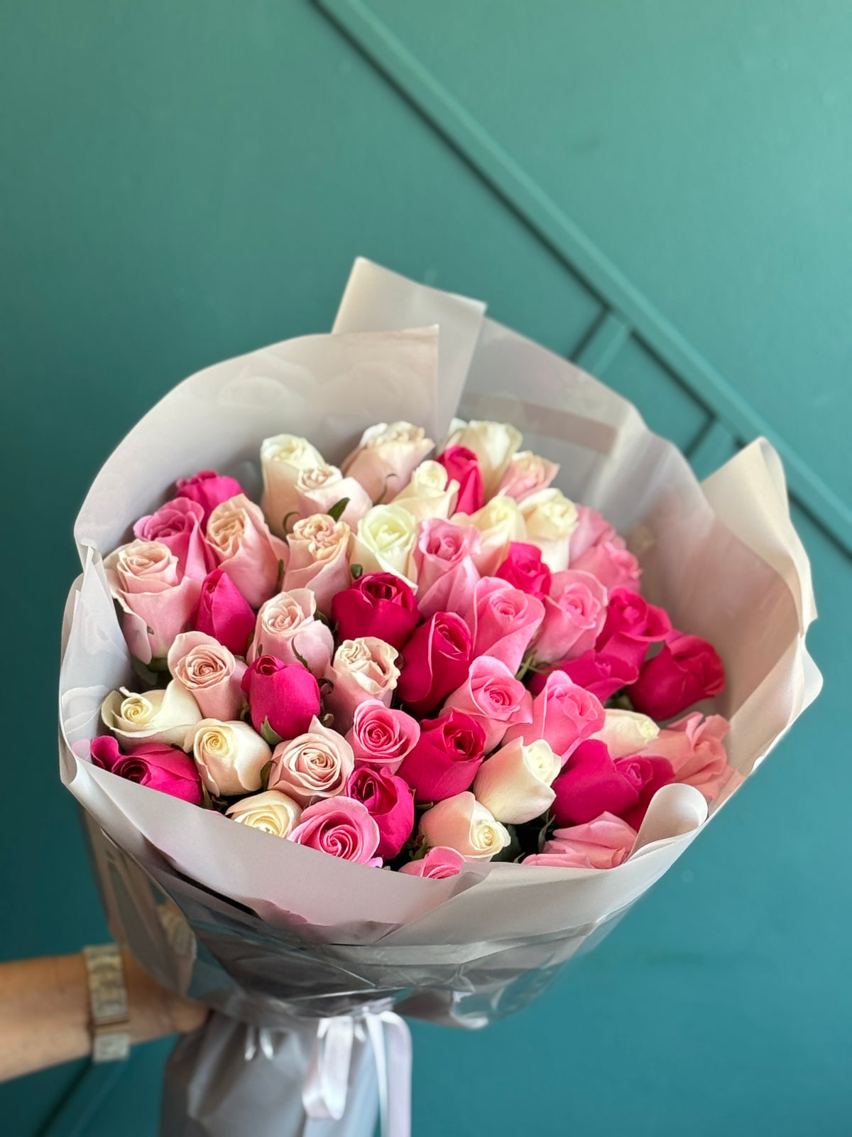 Large bouquet of 50 assorted pink and white roses