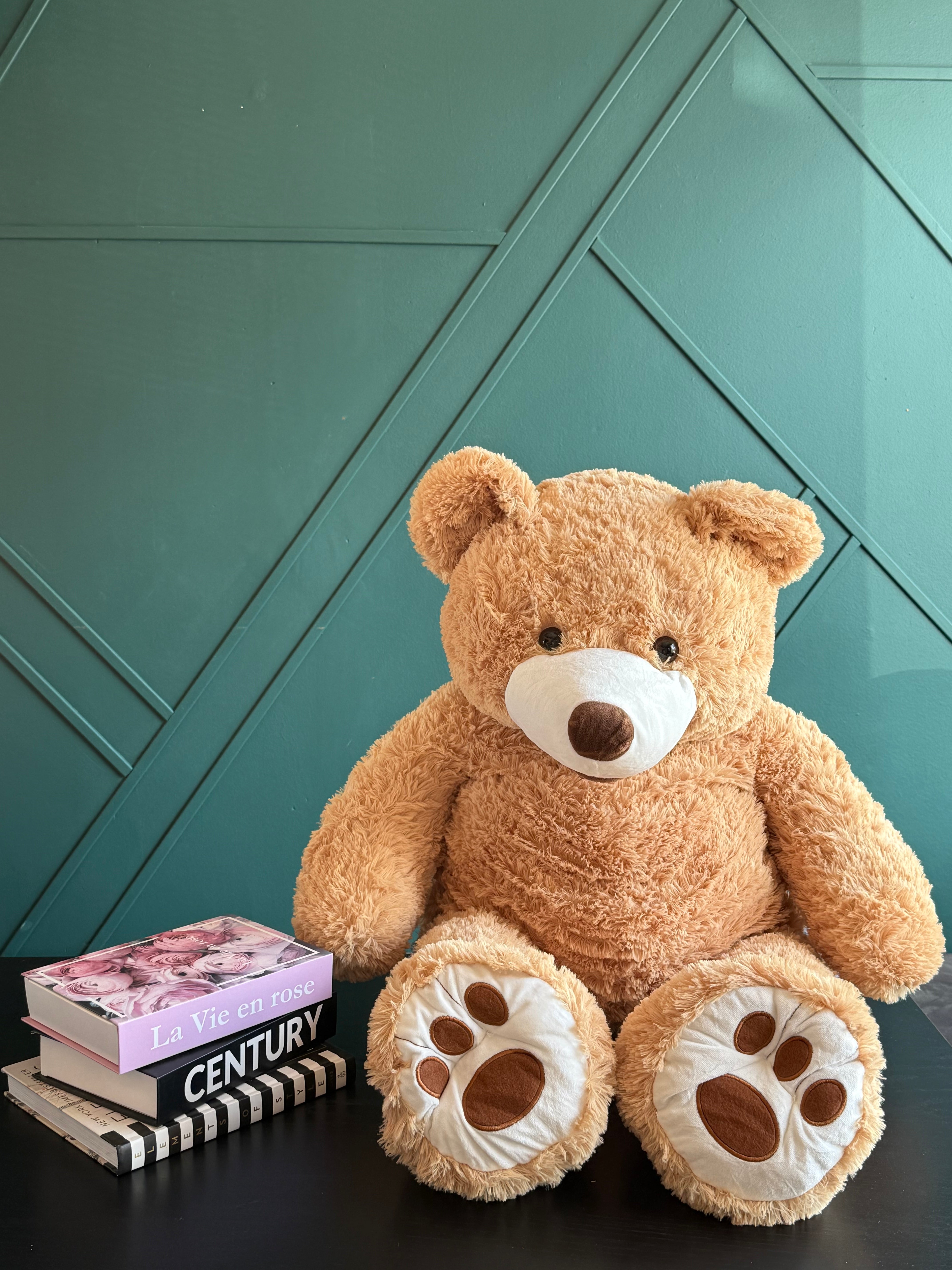 Large plush teddy bear for romantic gift delivery in Miami