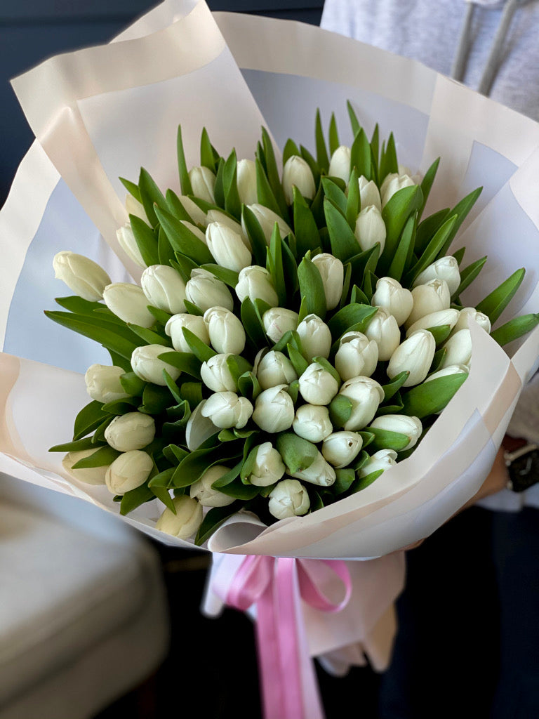 Large white tulip bouquet by Luxury Flowers Miami