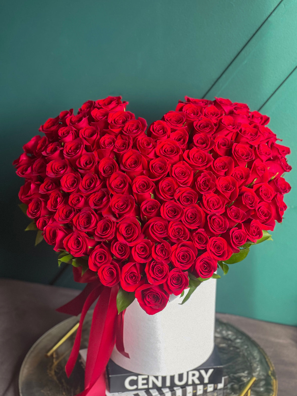 Luxury 100 red roses romantic gift by Luxury Flowers Miami