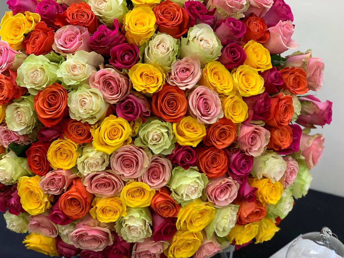 Luxury 150 Rainbow Roses bouquet for Miami flower delivery
