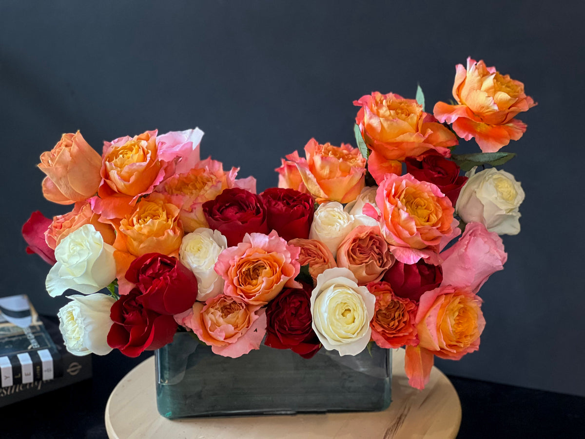 Luxury 65–70 garden roses centerpiece Miami