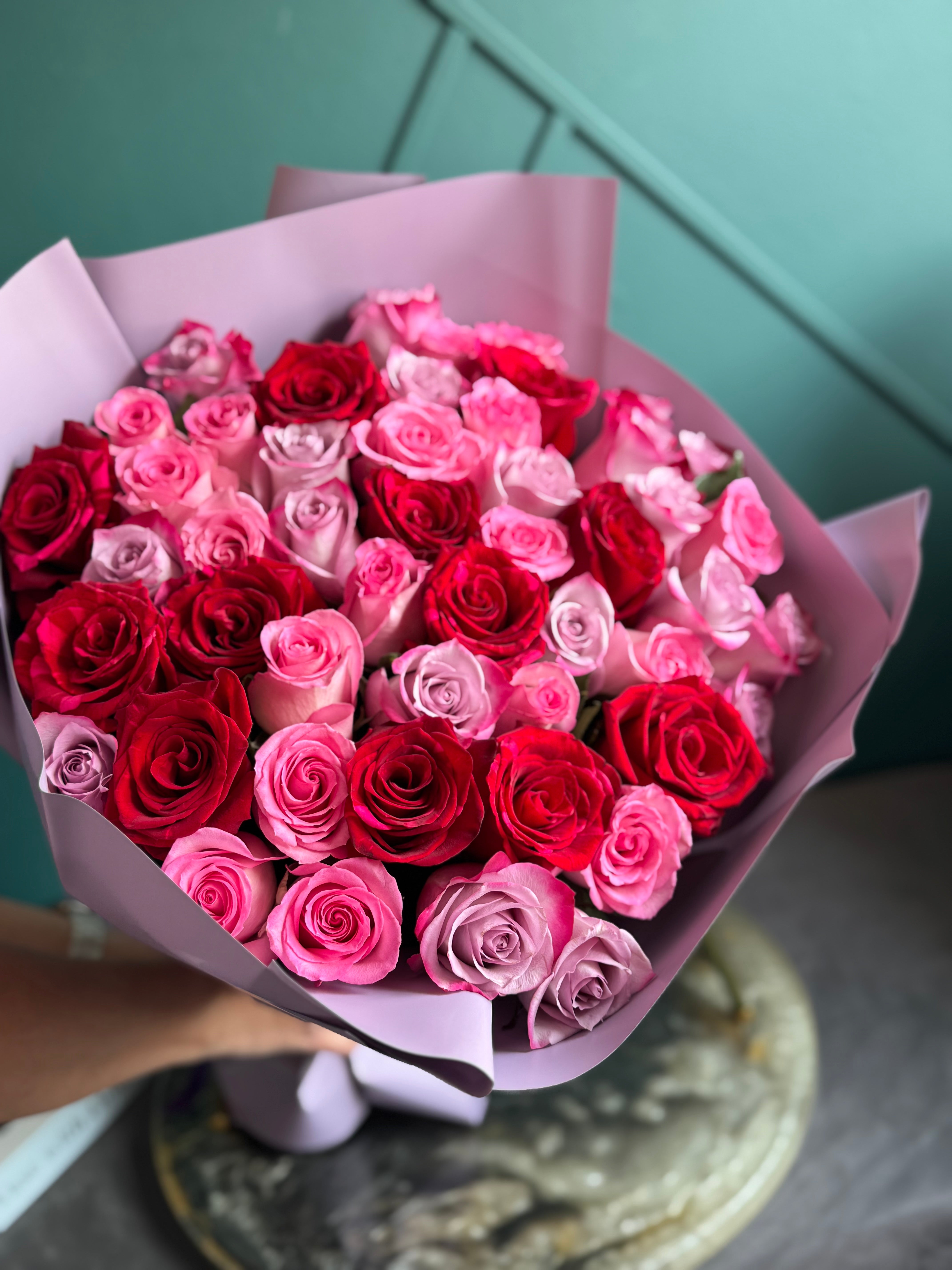 Luxury assorted roses bouquet for Miami flower delivery