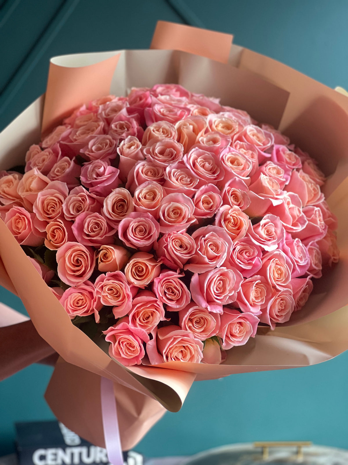 Luxury bouquet of 100 premium pink roses