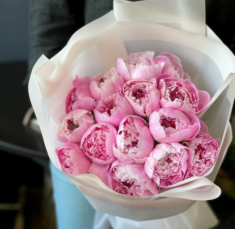 Luxury pink peonies bouquet for delivery in Miami