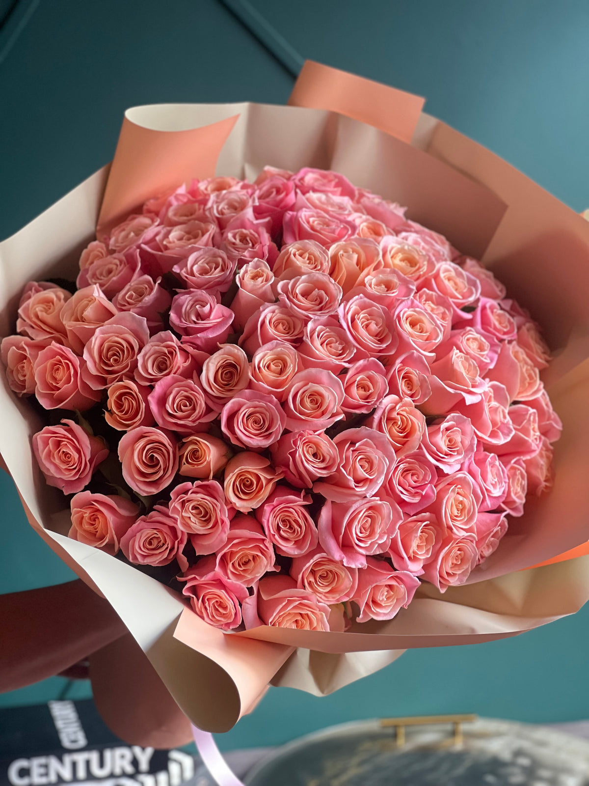 Luxury pink rose bouquet with 100 fresh roses