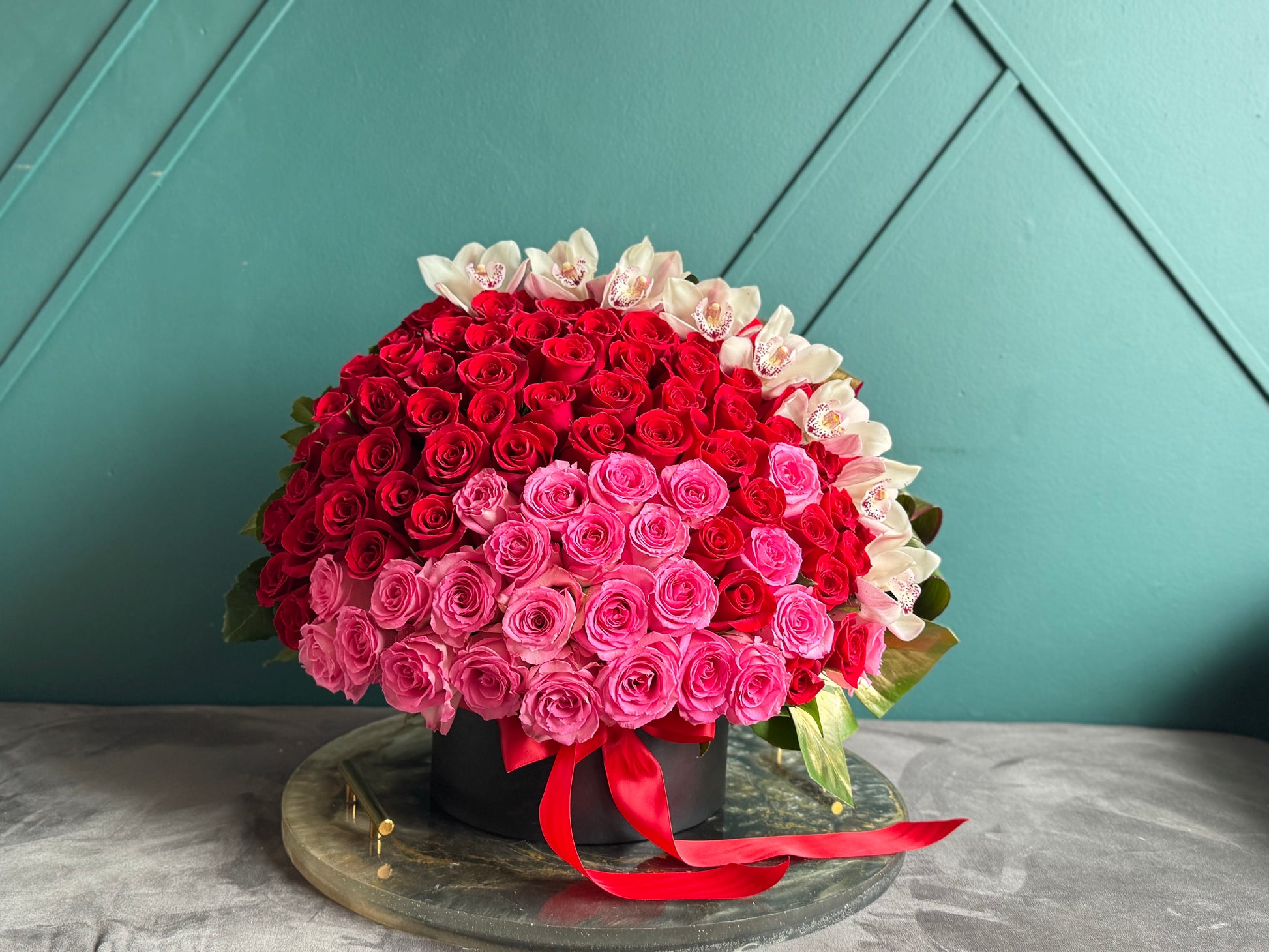Luxury red and pink roses flower delivery Miami Beach