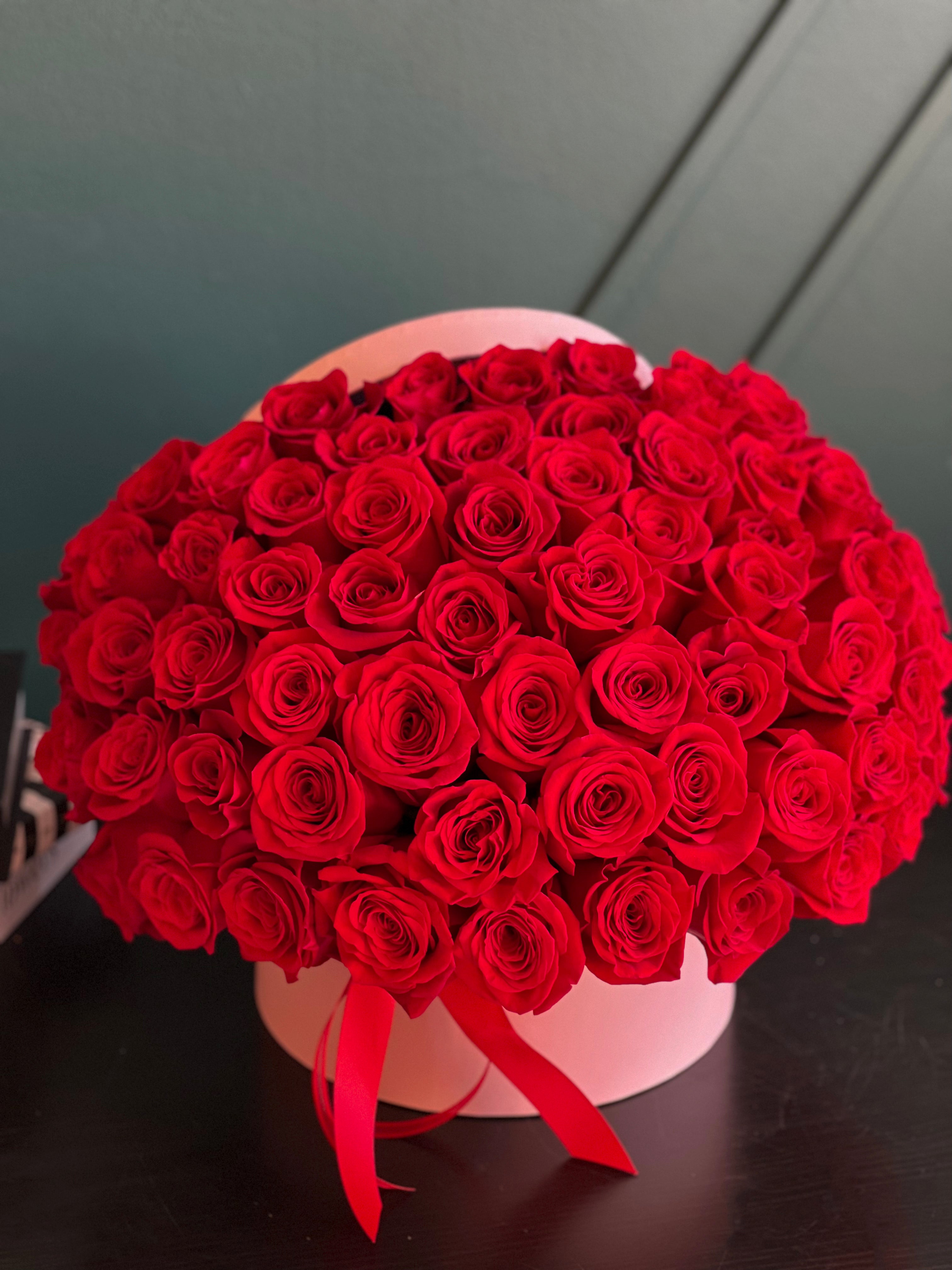 Luxury red roses in a box for Miami delivery