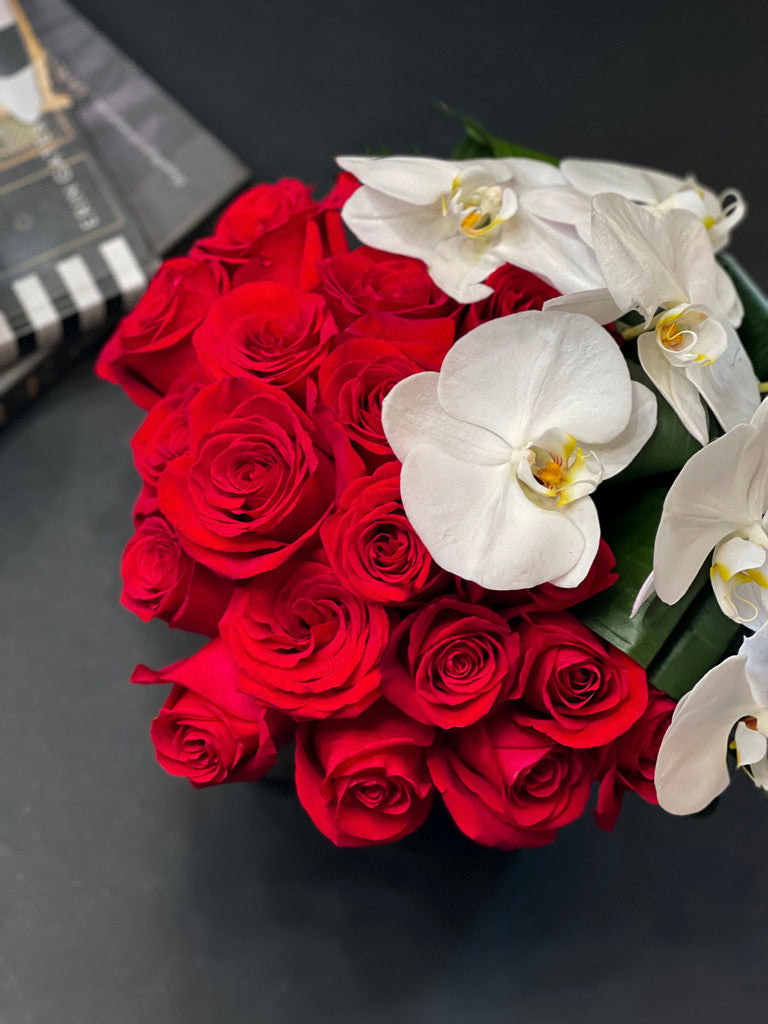 Luxury roses and orchids arrangement for Miami delivery