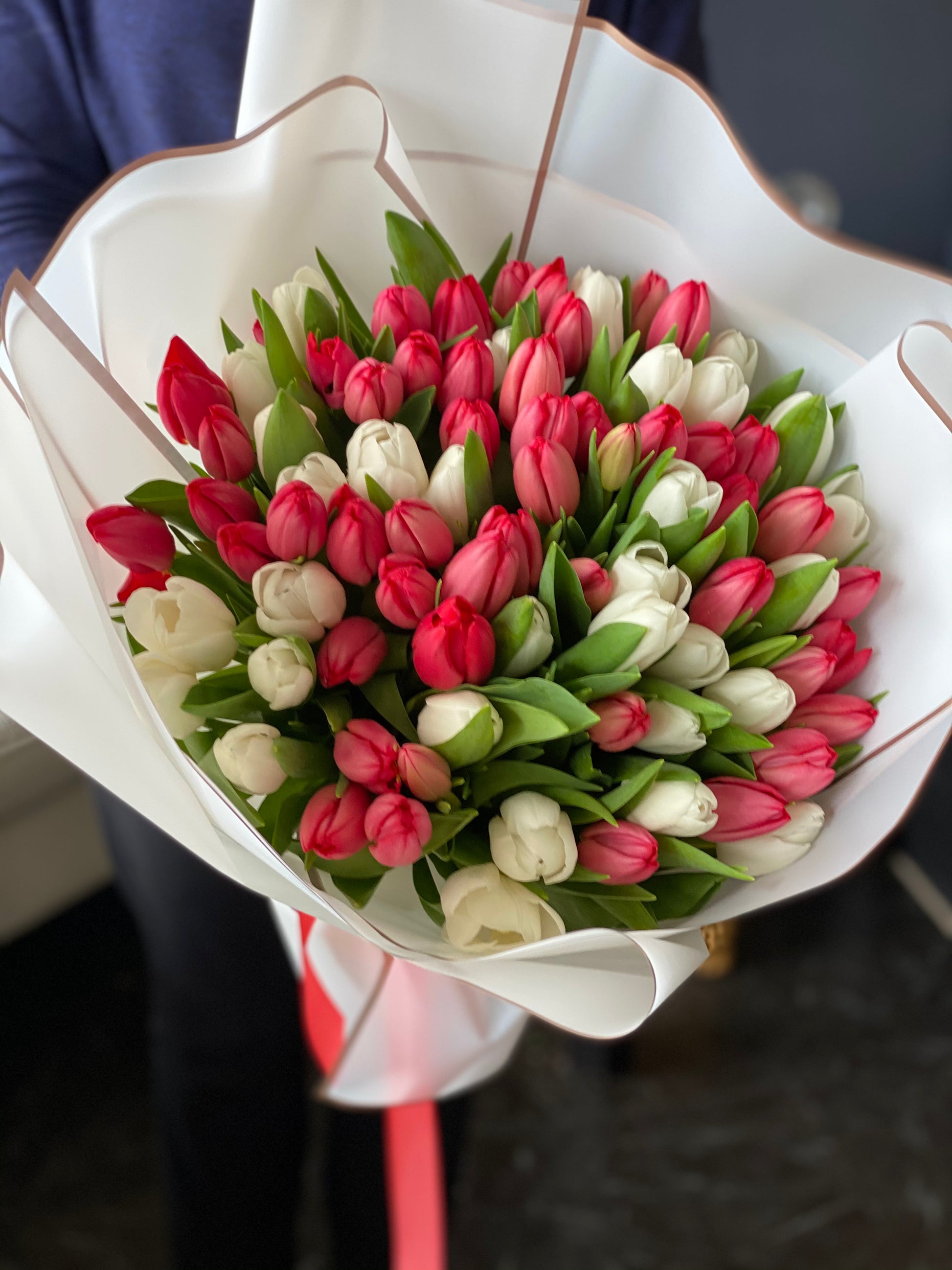 Luxury tulip bouquet with 75 fresh red and white flowers