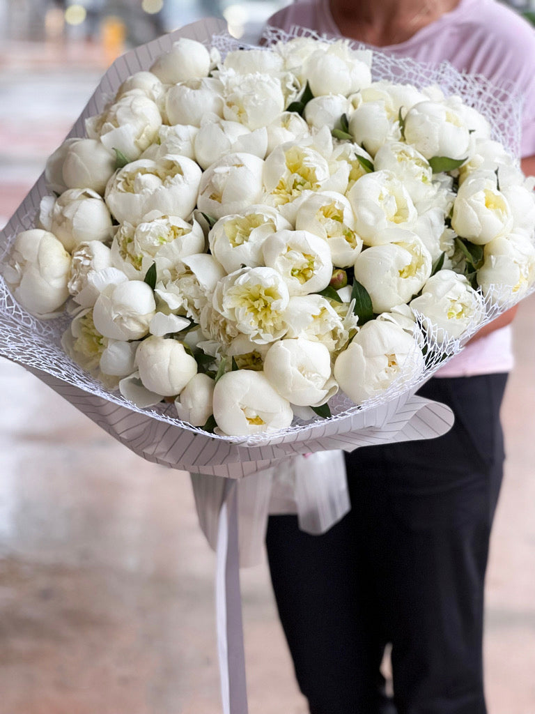 Luxury white peony bouquet with 100 fresh peonies Miami
