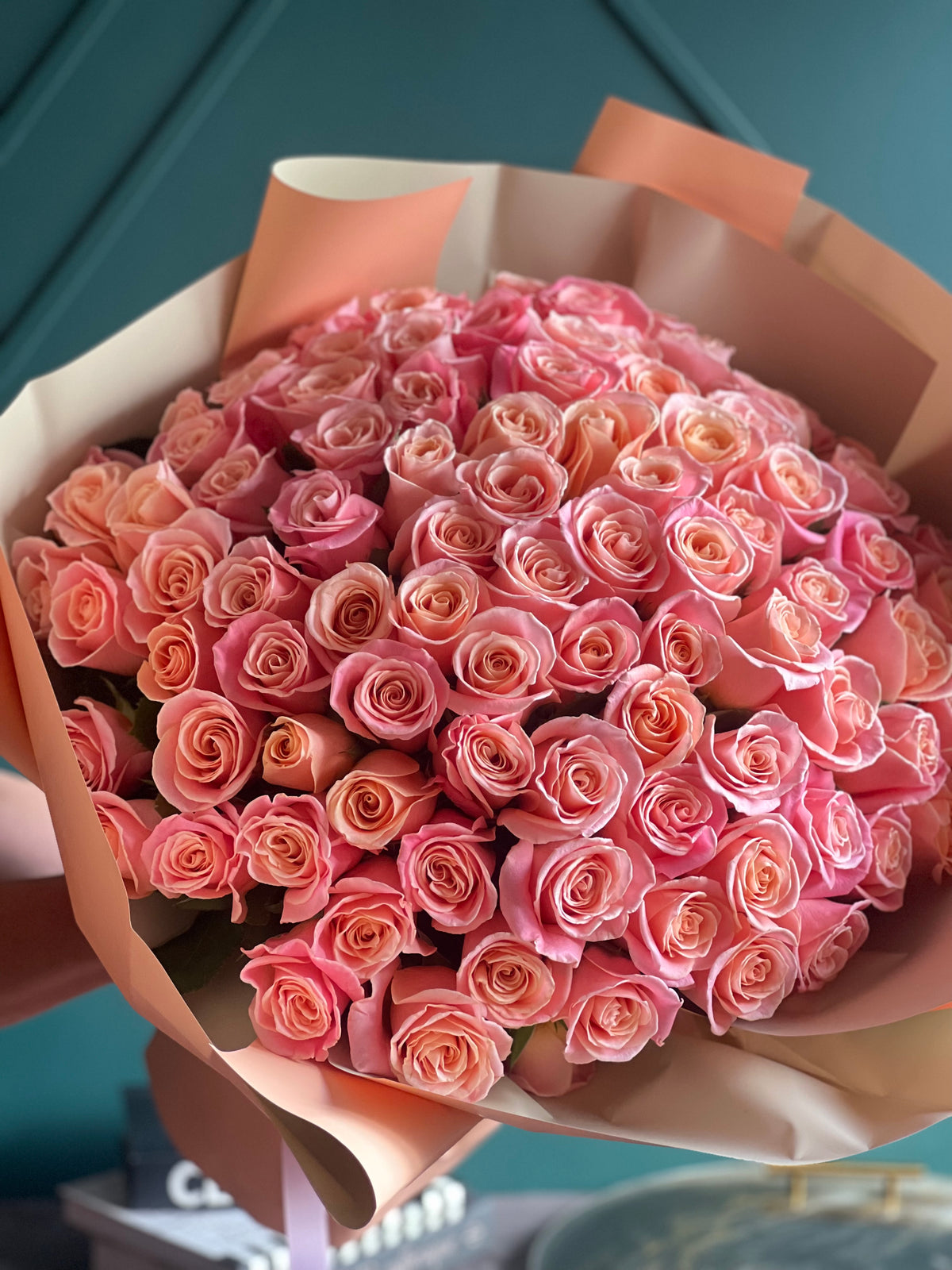 Miss Piggy 100 pink roses bouquet in Miami
