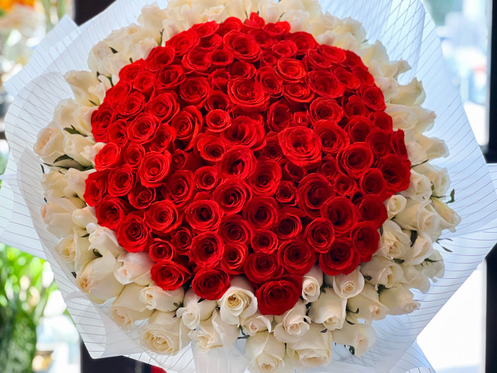 Oversized bouquet of 150 red and white roses