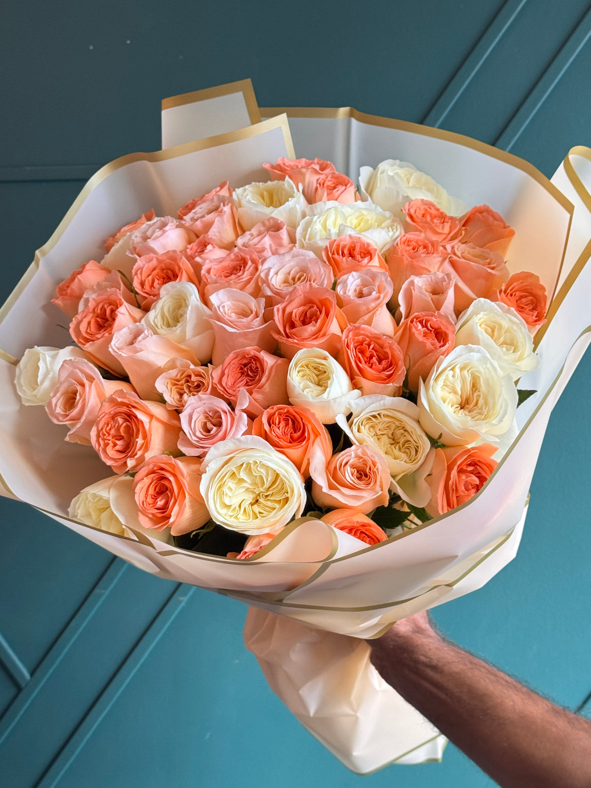 Peach and cream garden rose bouquet in Miami Beach