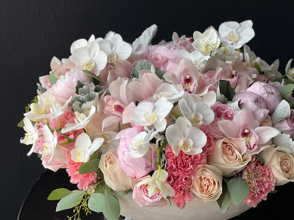 Pink and white floral centerpiece by Luxury Flowers Miami